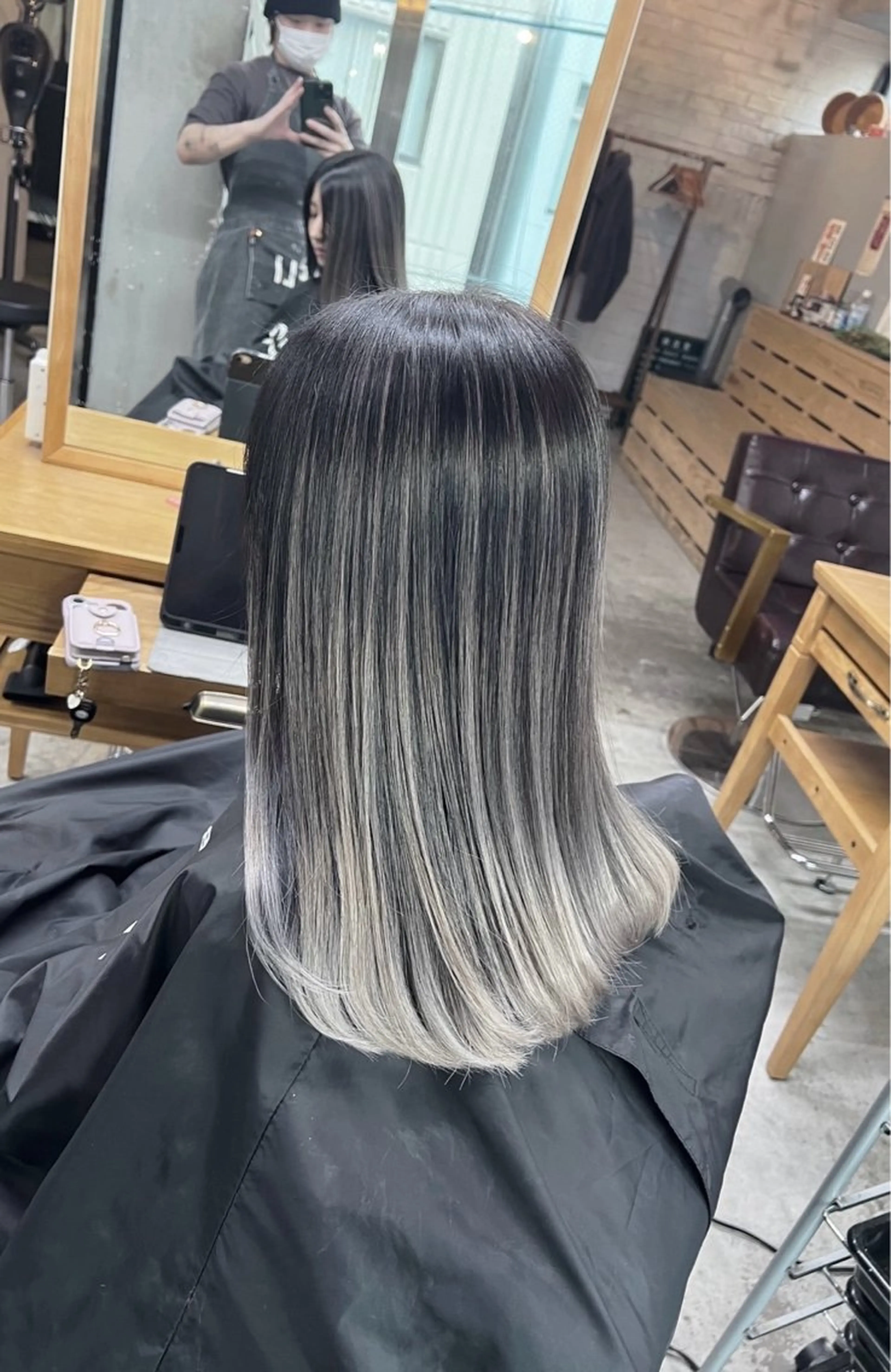 セミロング カラー バレイヤージュ シルバー ホワイトシルバー レイヤーカット ヘアカラー トリートメント 指名数No.1 /NAOYAのヘアスタイル