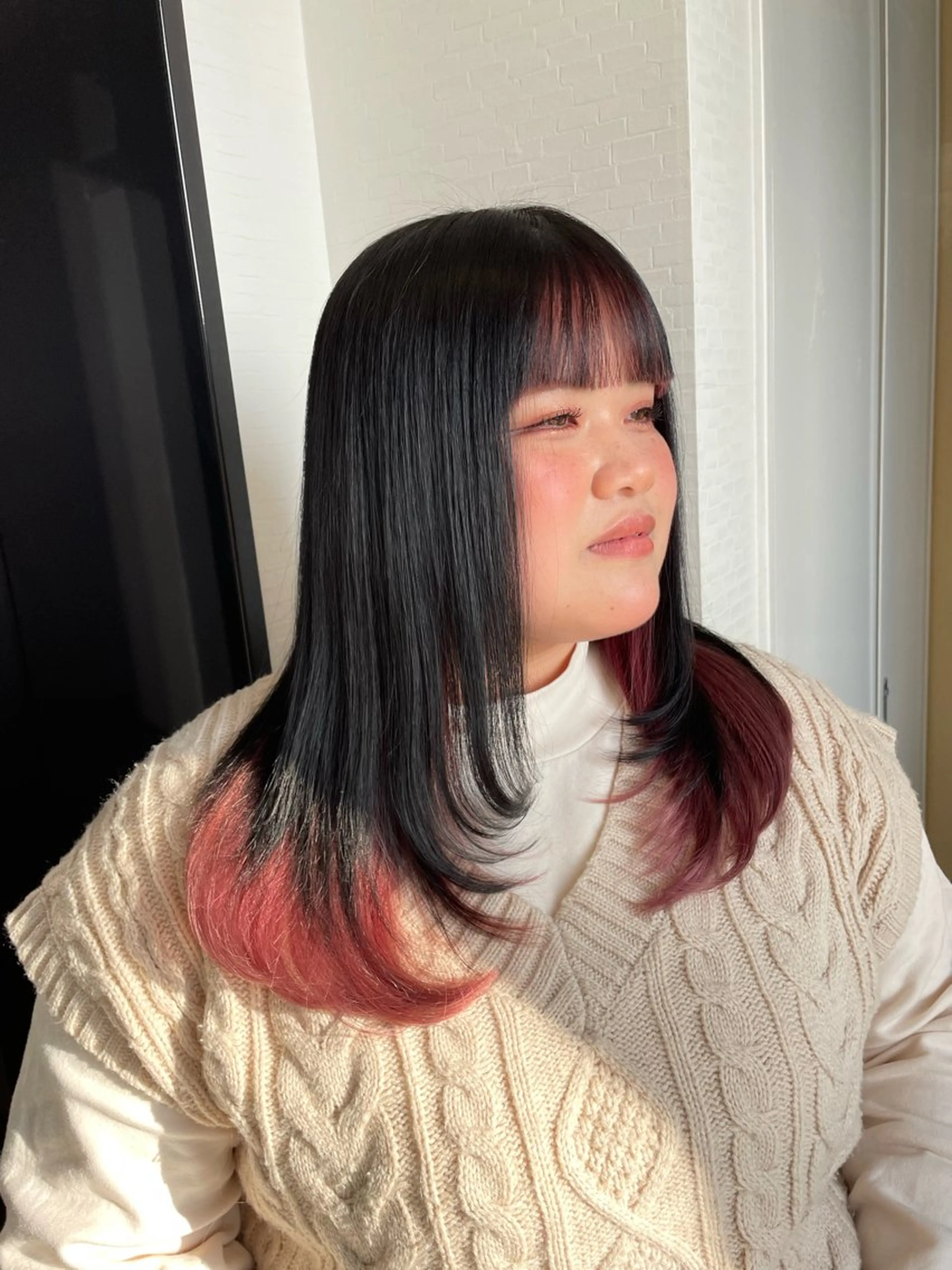 ロング カラー 黒髪 インナーカラー ピンクカラー レイヤーカット カット ヘアカラー トリートメント YUI/ ブリーチカラー🌷のヘアスタイル