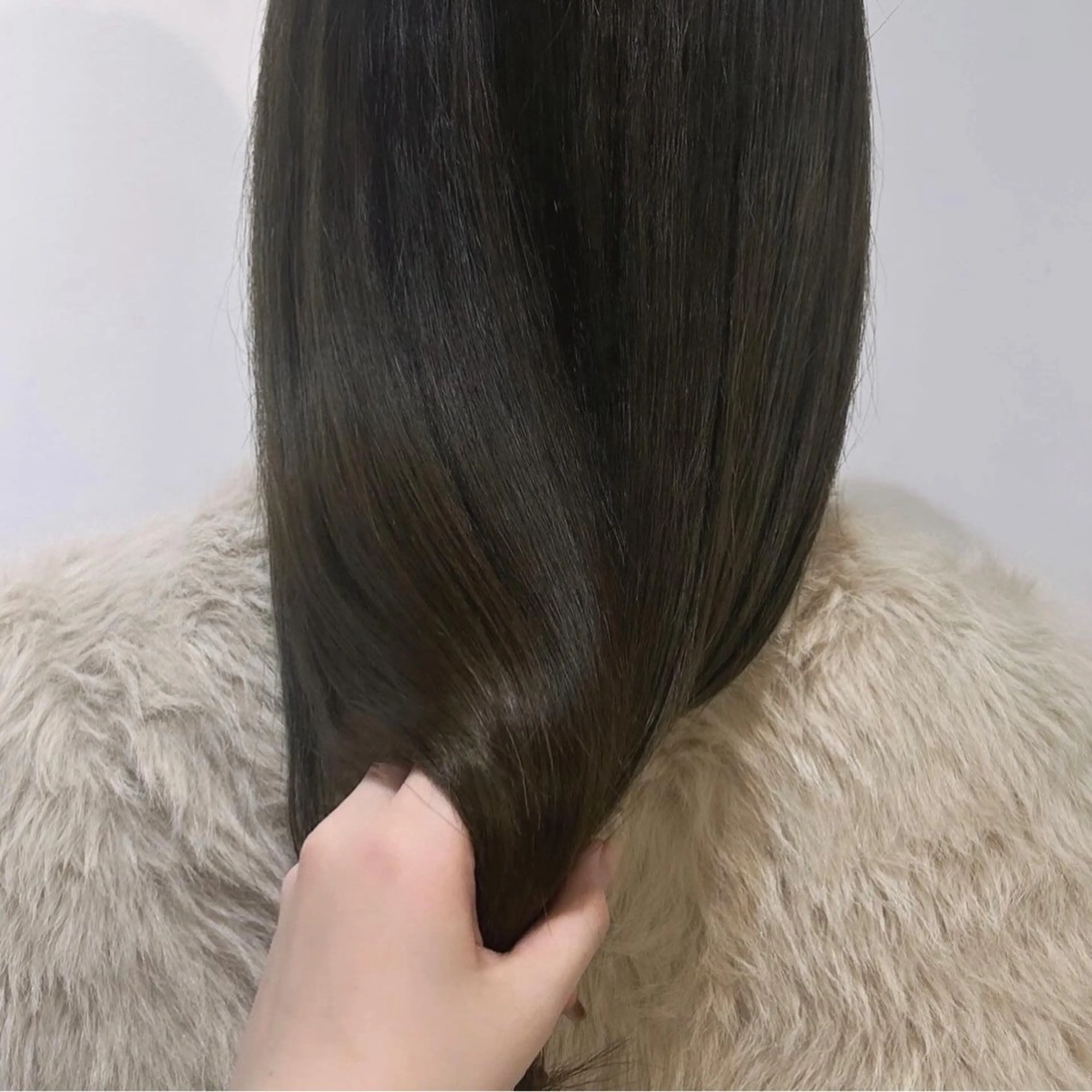 セミロング aren ／透明感colorのヘアスタイル