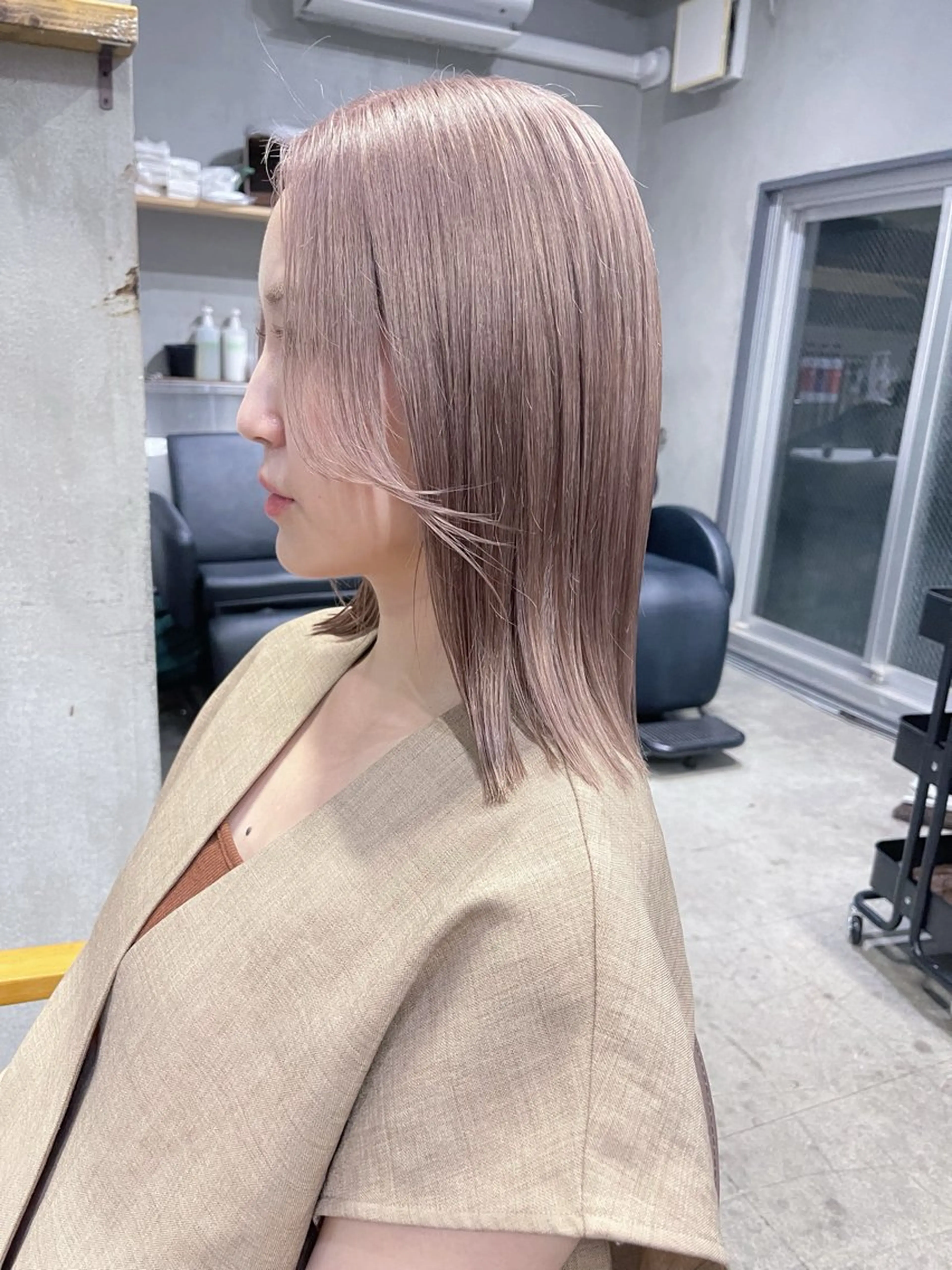 ミディアム カラー ベージュカラー ミルクティーベージュ ピンクカラー ピンクベージュ ヘアカラー トリートメント AiM 大名　似合わせカットのヘアスタイル