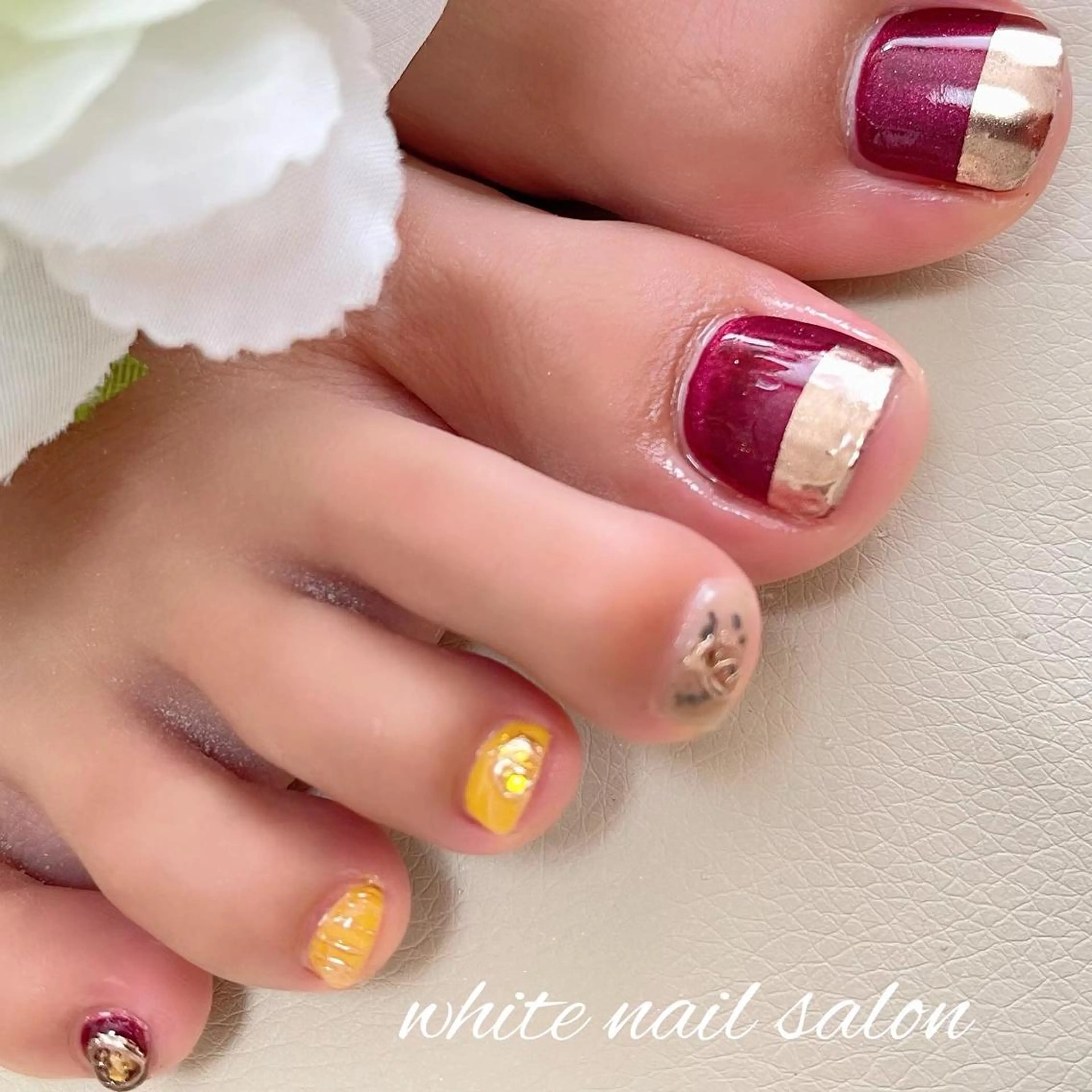 ネイル フットネイル ジェルネイル ハードジェル ラメ(グリッター) 持ち込み フットネイル white nail salonのネイルデザイン