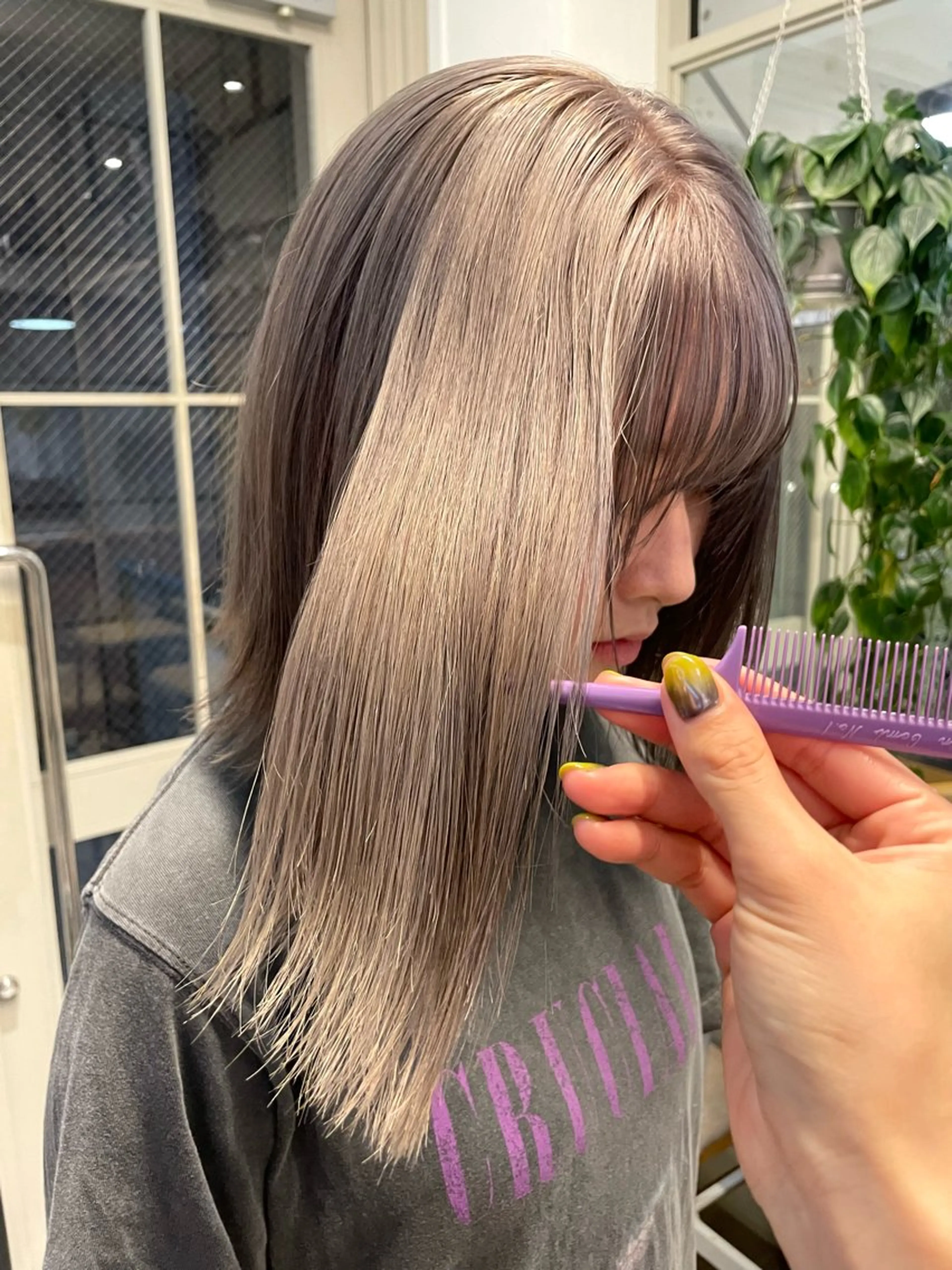 ミディアム カラー ミルクティー× グレージュMOMOのヘアスタイル