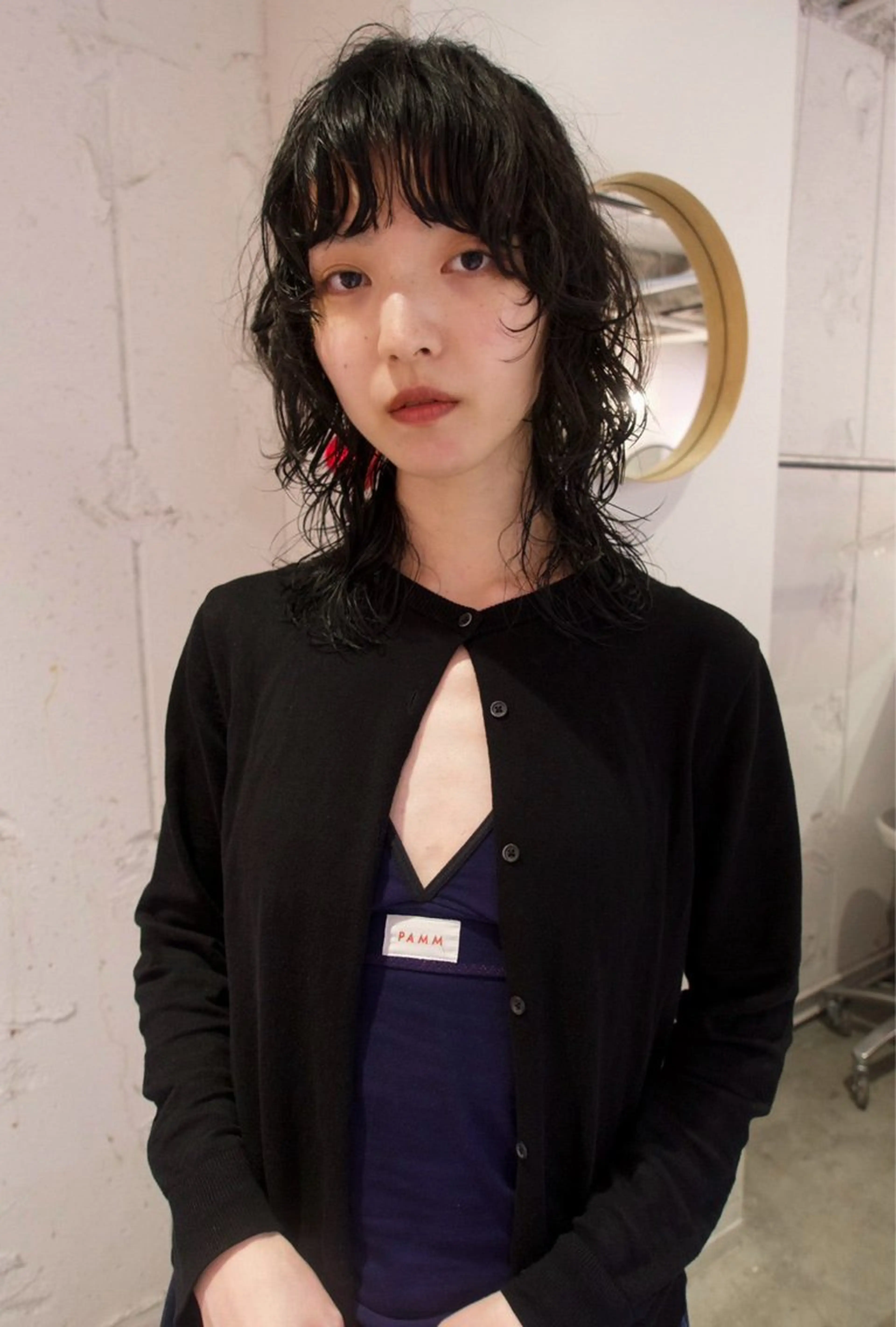 ミディアム カラー パーマ ミディアムパーマ レイヤーカット ウルフカット ウルフレイヤー カット ヘアカラー パーマ Loom.所属・村上雅人 ナチュラルモードのヘアスタイル