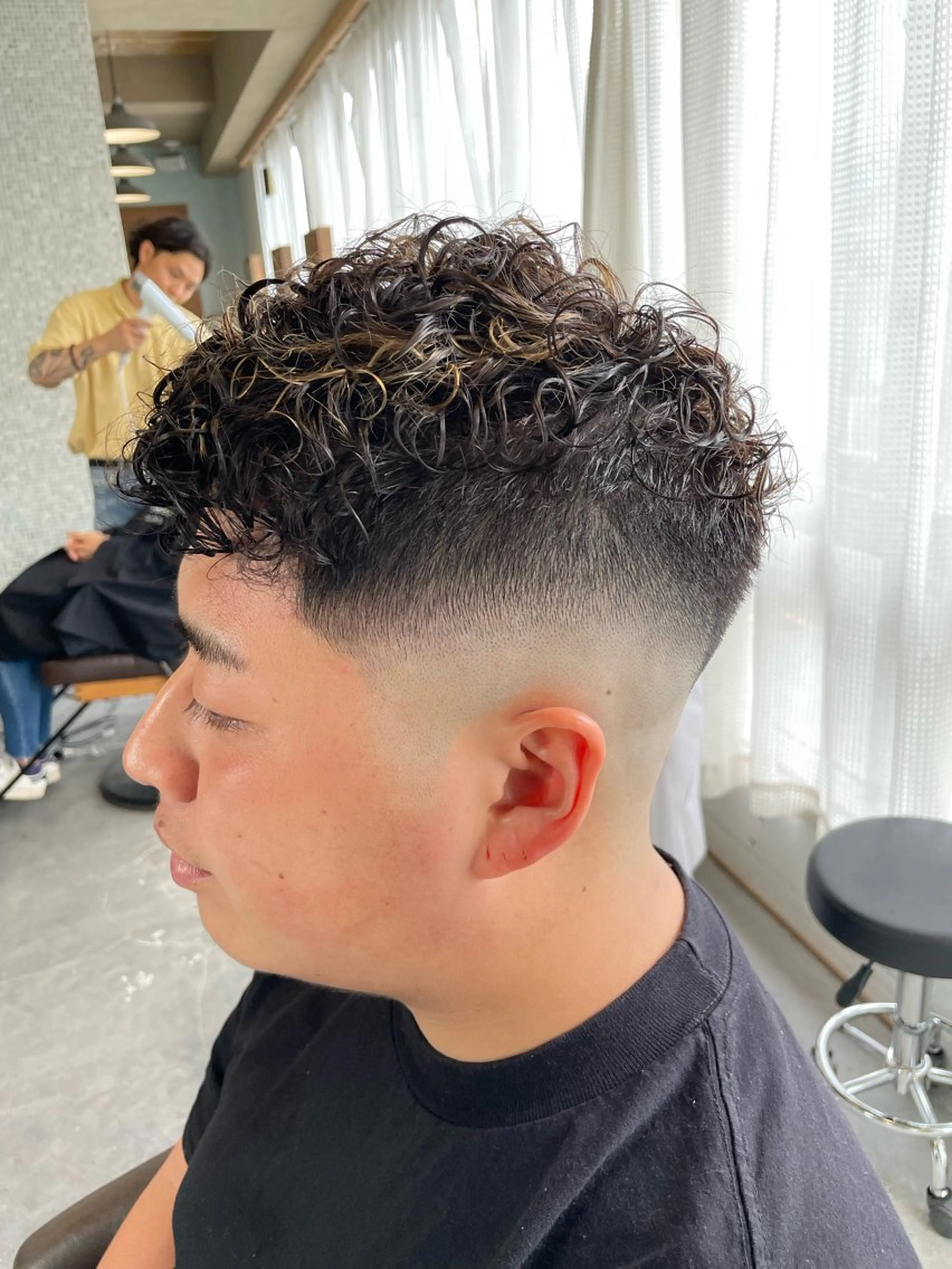 ショート カラー パーマ メンズ メンズブリーチ フェードカット メンズハイライト メンズメッシュ メンズパーマ ヘアカラー ∮フェードスタイル∮ 加藤嘉陛のヘアスタイル