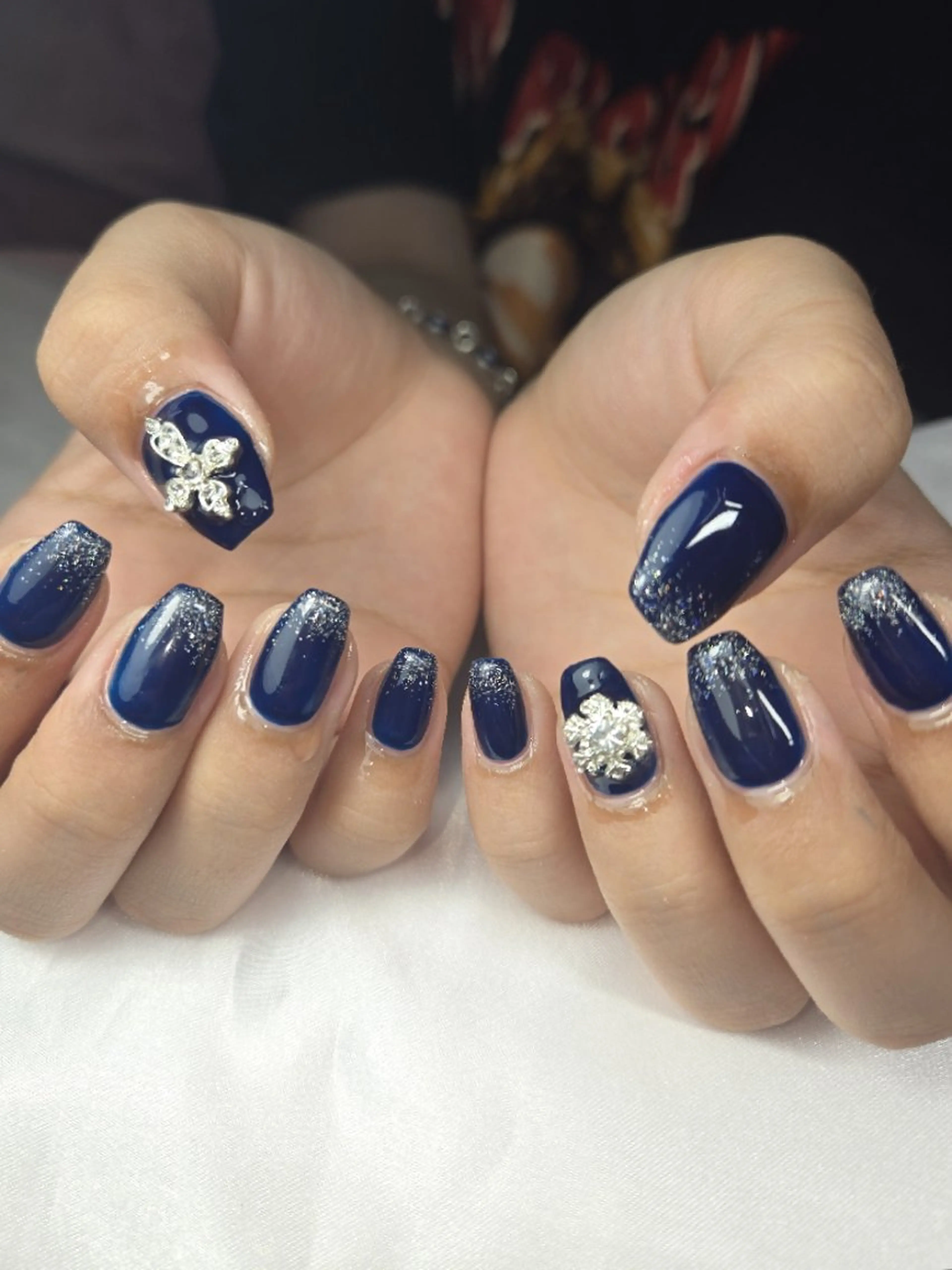 ネイル フラッシュネイル ラメ(グリッター) ネイビー ワンカラーネイル ハンドネイル ネイルサロンベルティ .ひとみのネイルデザイン
