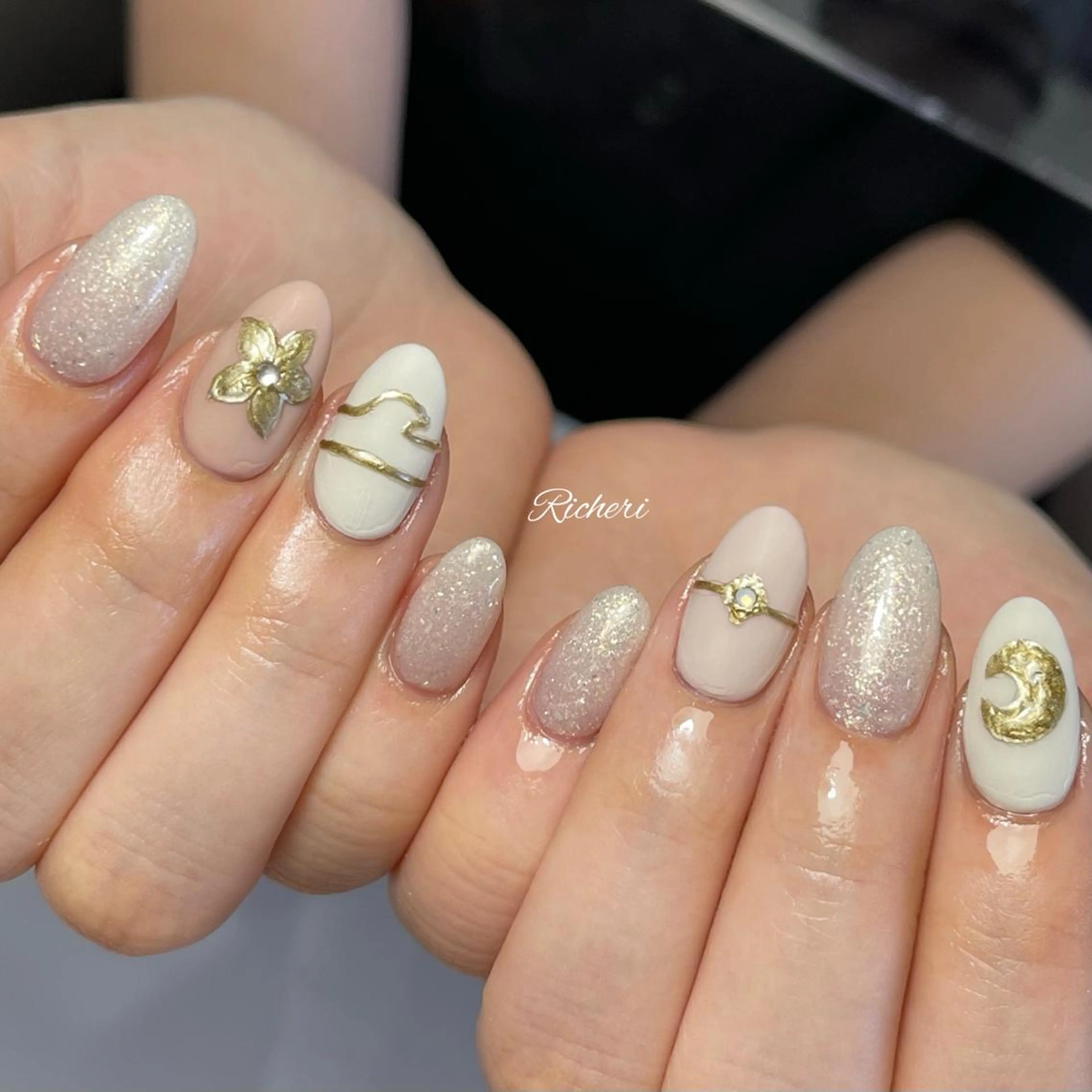 セミロング ネイル 韓国風ヘア アートネイル フレンチネイル ジェルネイル キラキラネイル richeri beautyのエステ・リラクイメージ