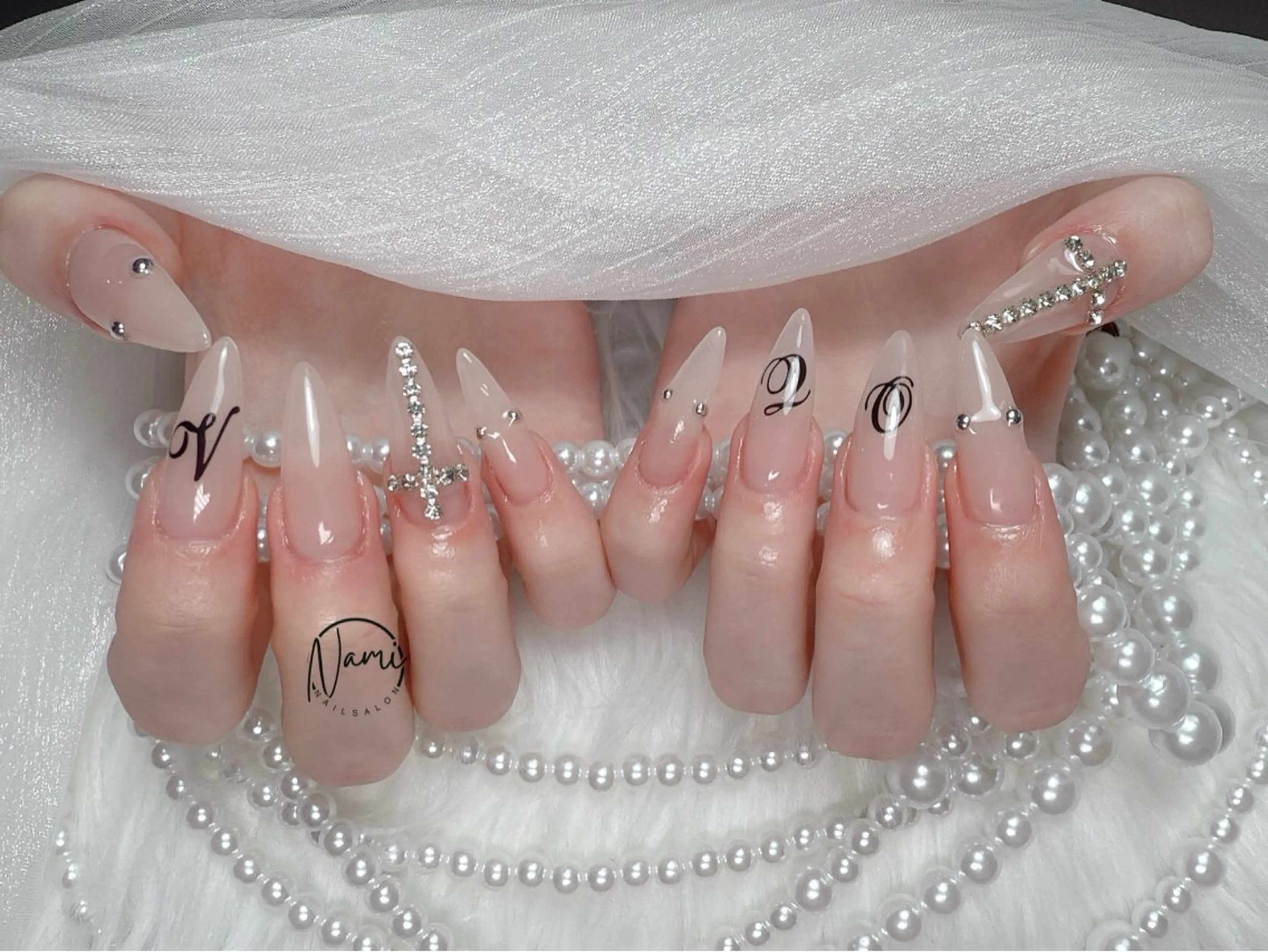 ネイル 長さ出し ガーリー 韓国ネイル ロングネイル 持ち込み ハンドネイル Nami nail salonのネイルデザイン