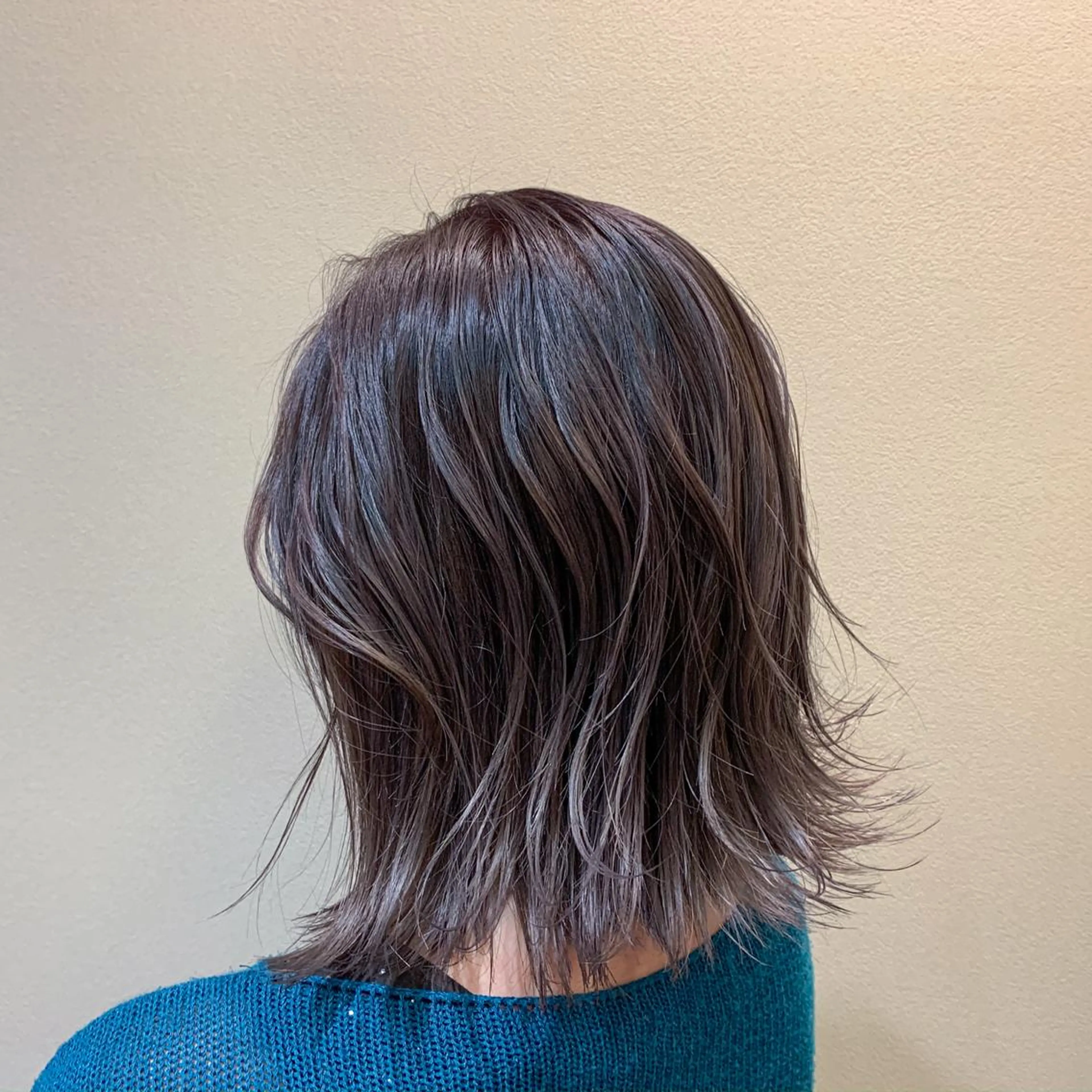 ミディアム カラー ヘアアレンジ キッズ ネイル マツエク・マツパ 切りっぱなしヘアボブ ミディアムヘアRYOのヘアスタイル