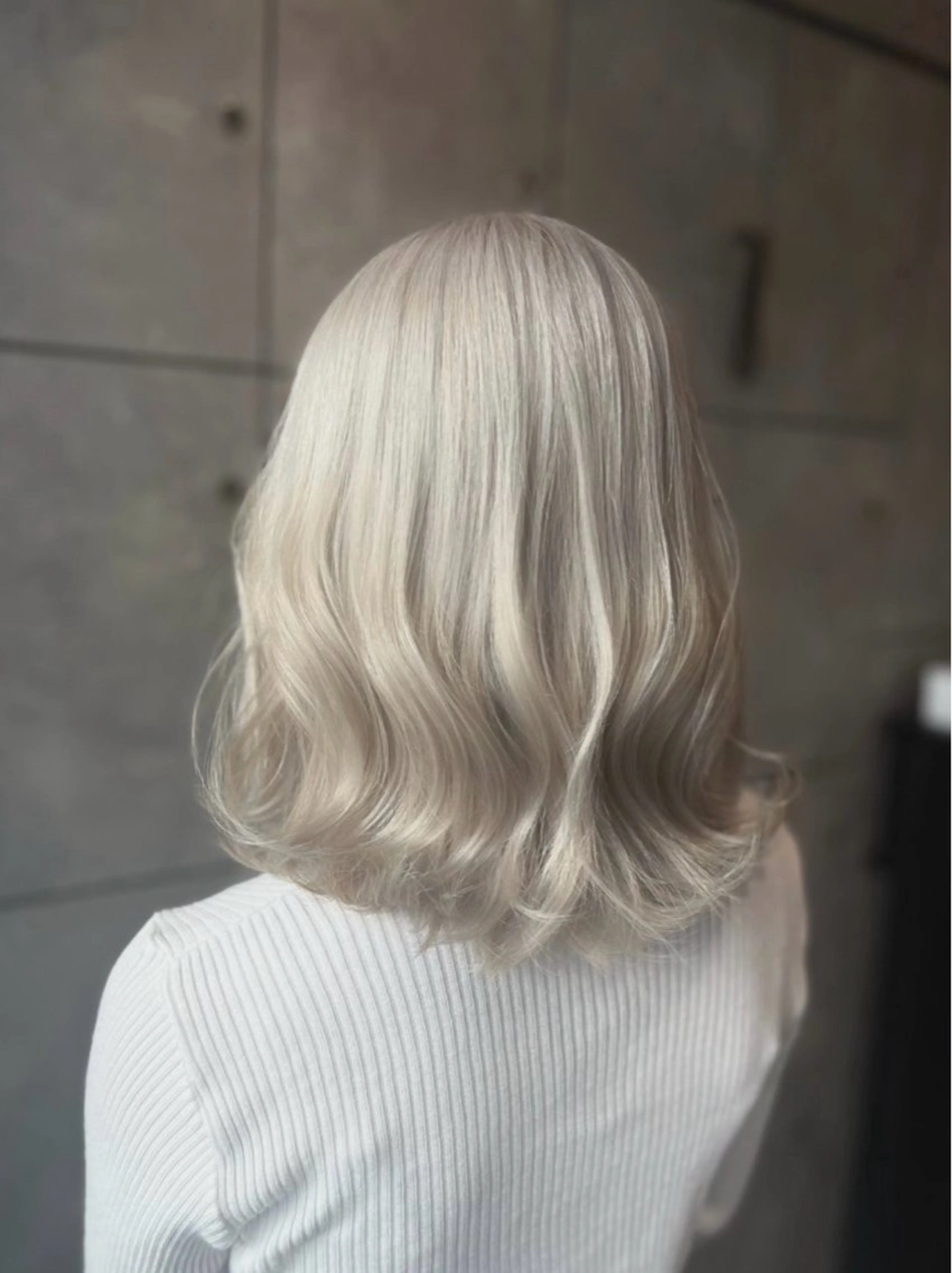 セミロング カラー ヘアアレンジ 🎀ハイトーン・艶 カラー HANA🎀のヘアスタイル