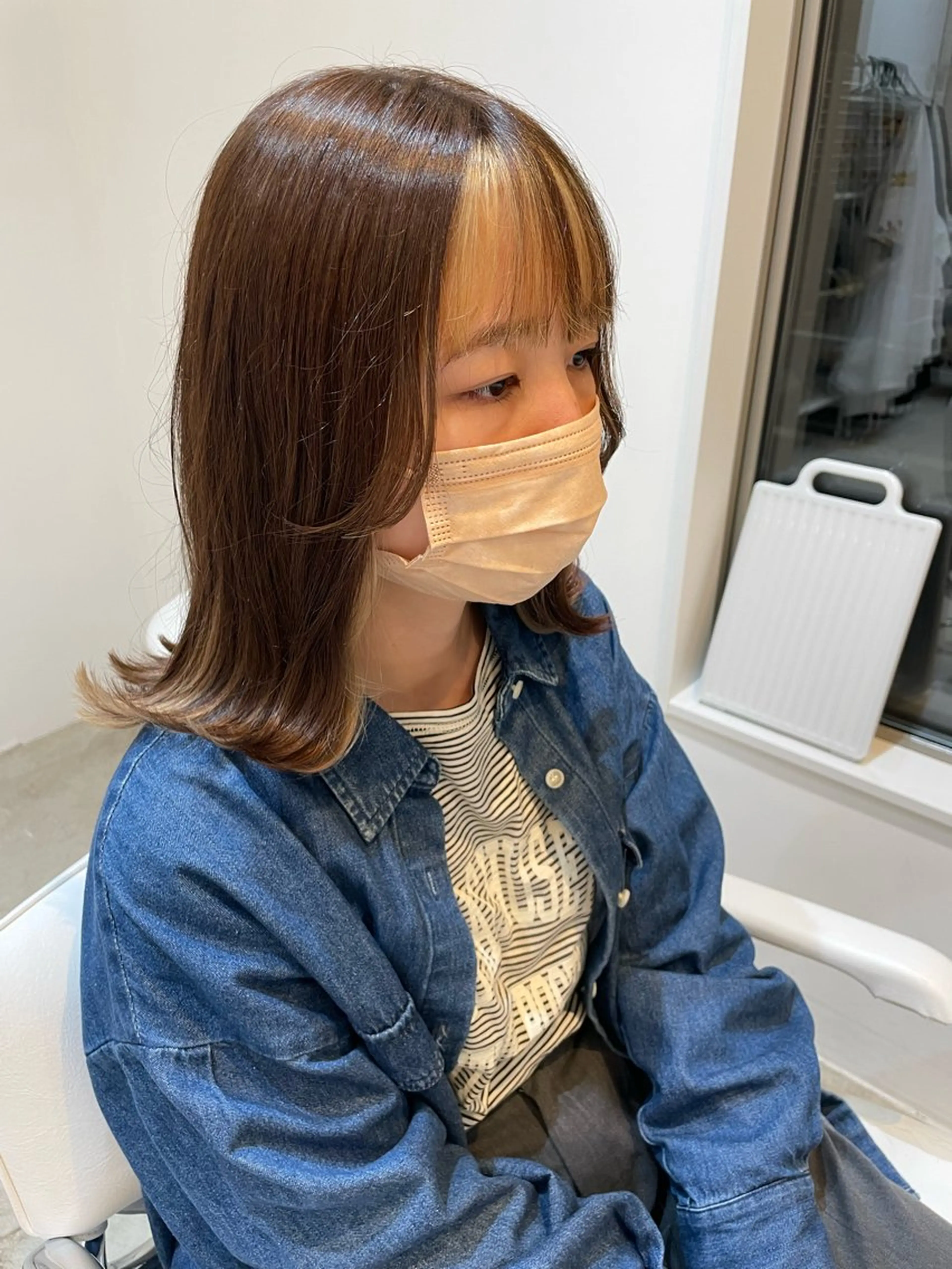 ミディアム 顔まわりレイヤー レイヤーカット 外ハネヘア 【un】 MANAのヘアスタイル