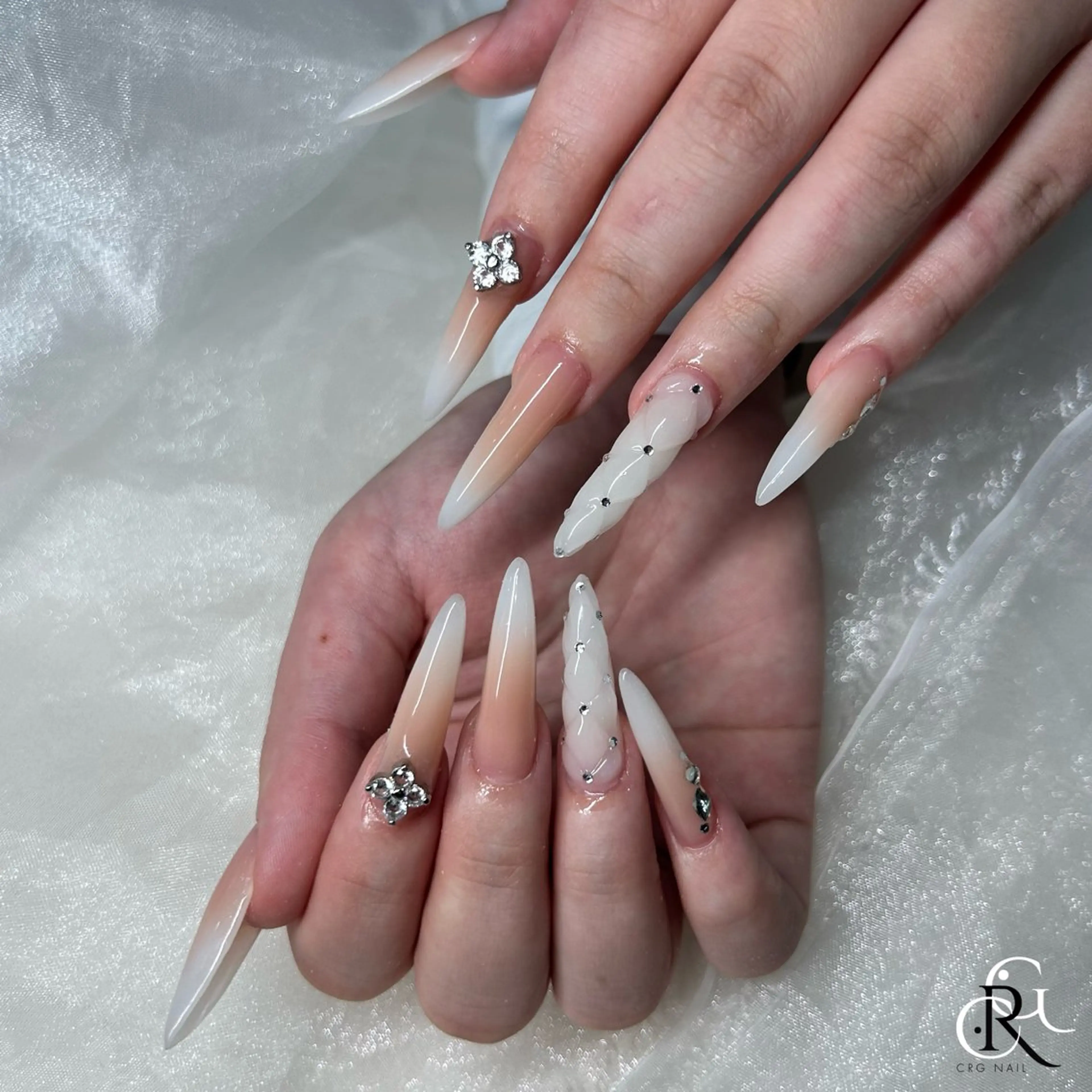 ロング ハンドネイル 美フォルムスカルプ✨ RENAのネイルデザイン