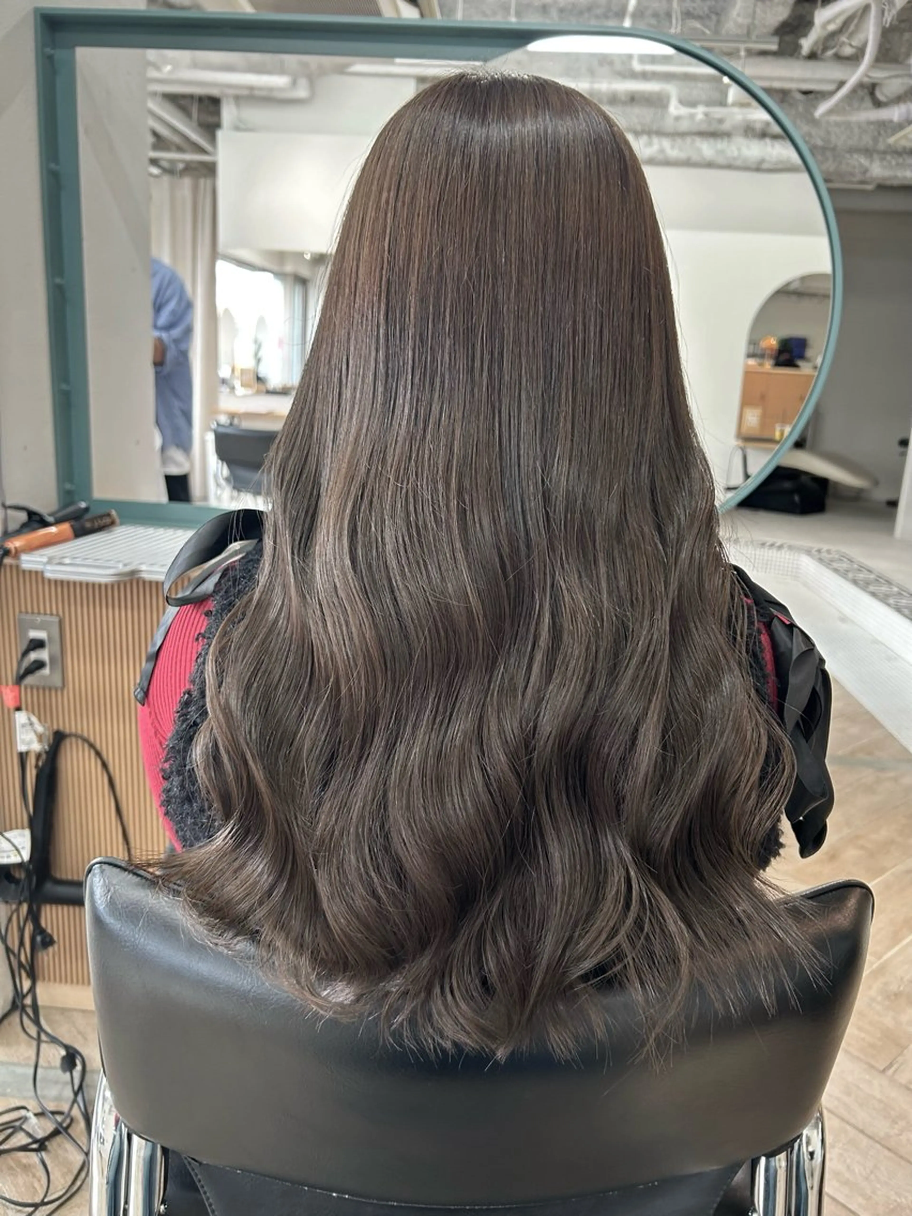ロング カラー ヘアカラー ベージュ/ダブルカラ ー/新潟駅/青柳萌果のヘアスタイル