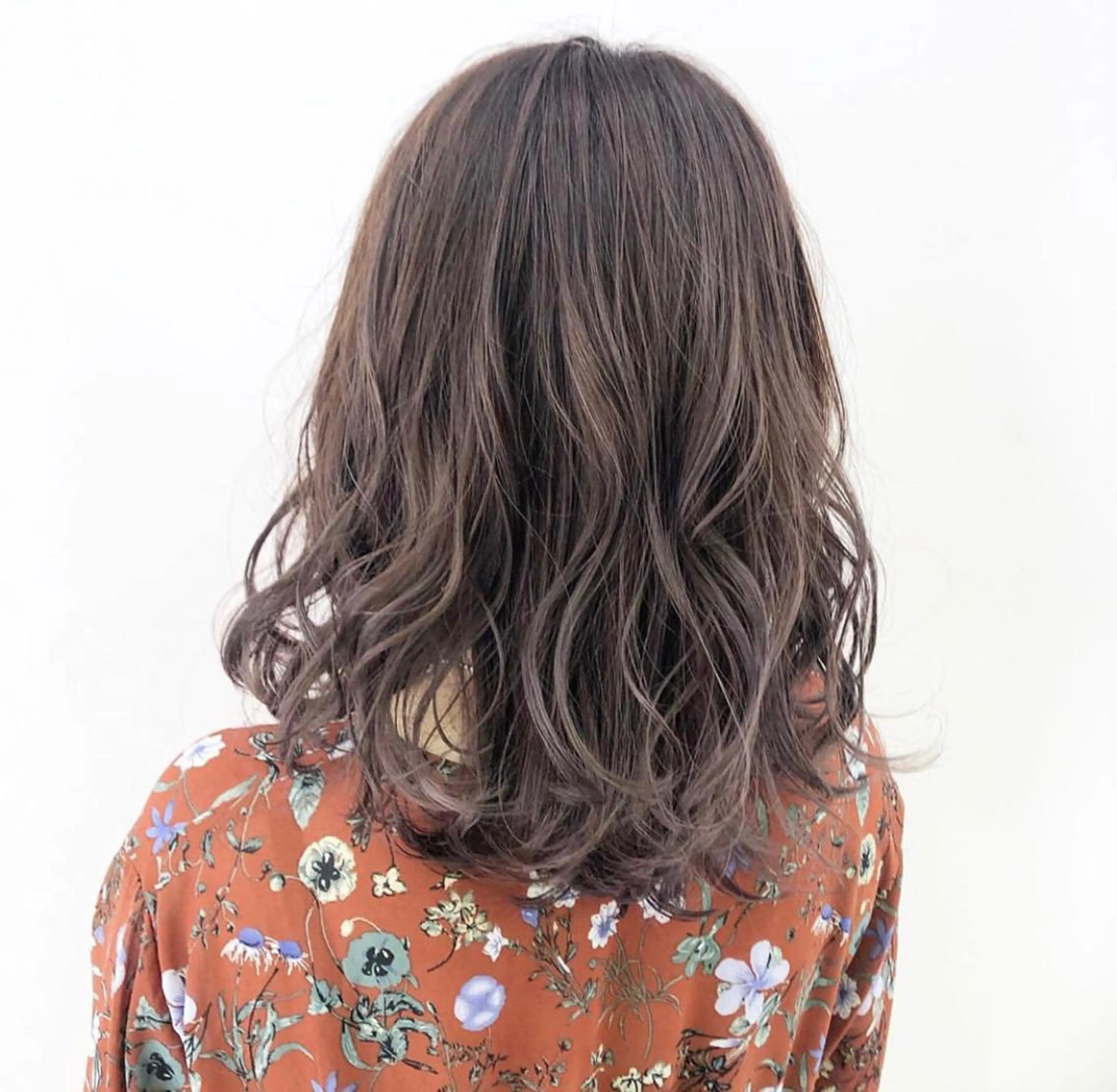 セミロング アダチ コウスケのヘアスタイル