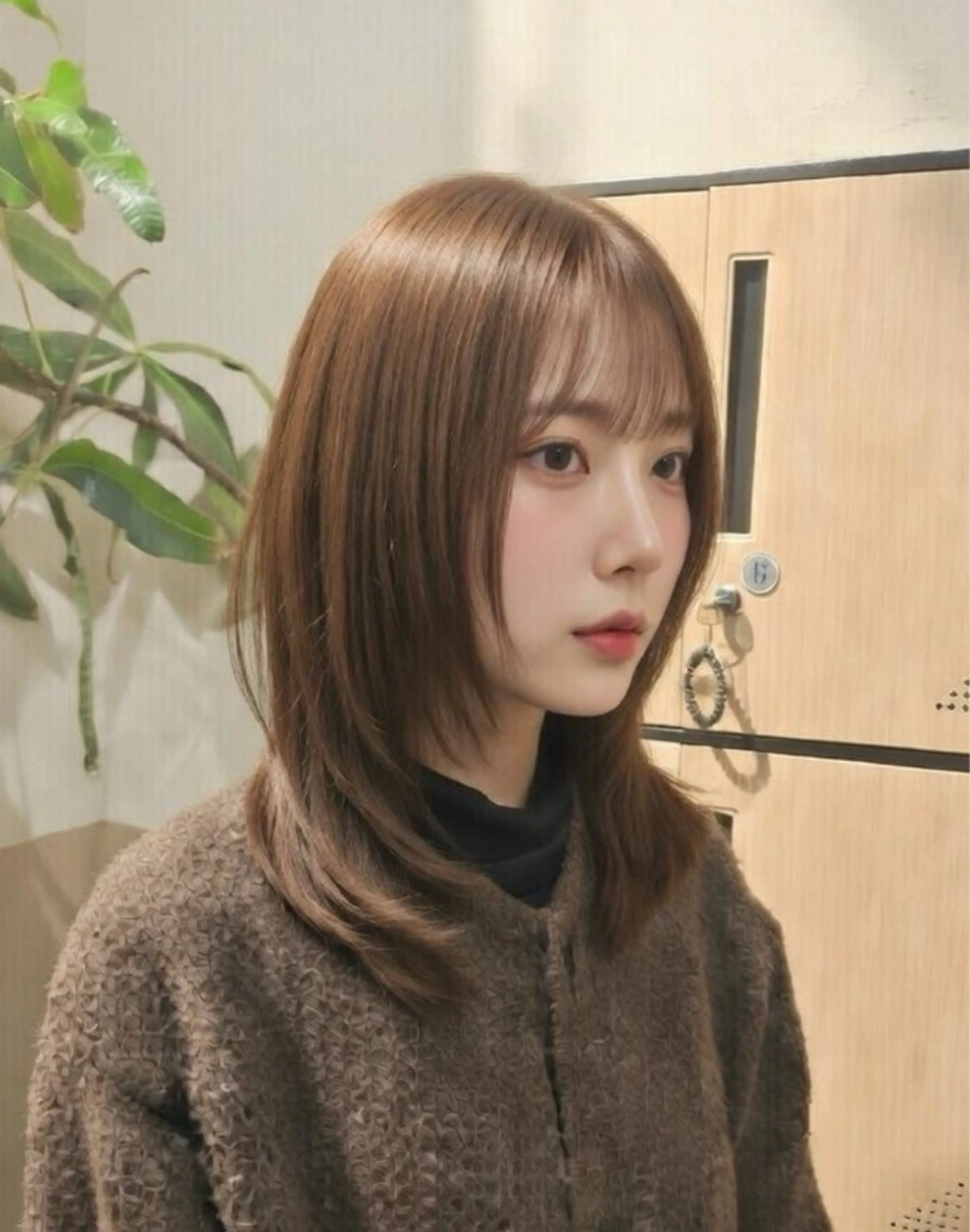 【朝の一手間、無くしませんか?】カット+顔まわり、前髪髪質改善ストレートの写真