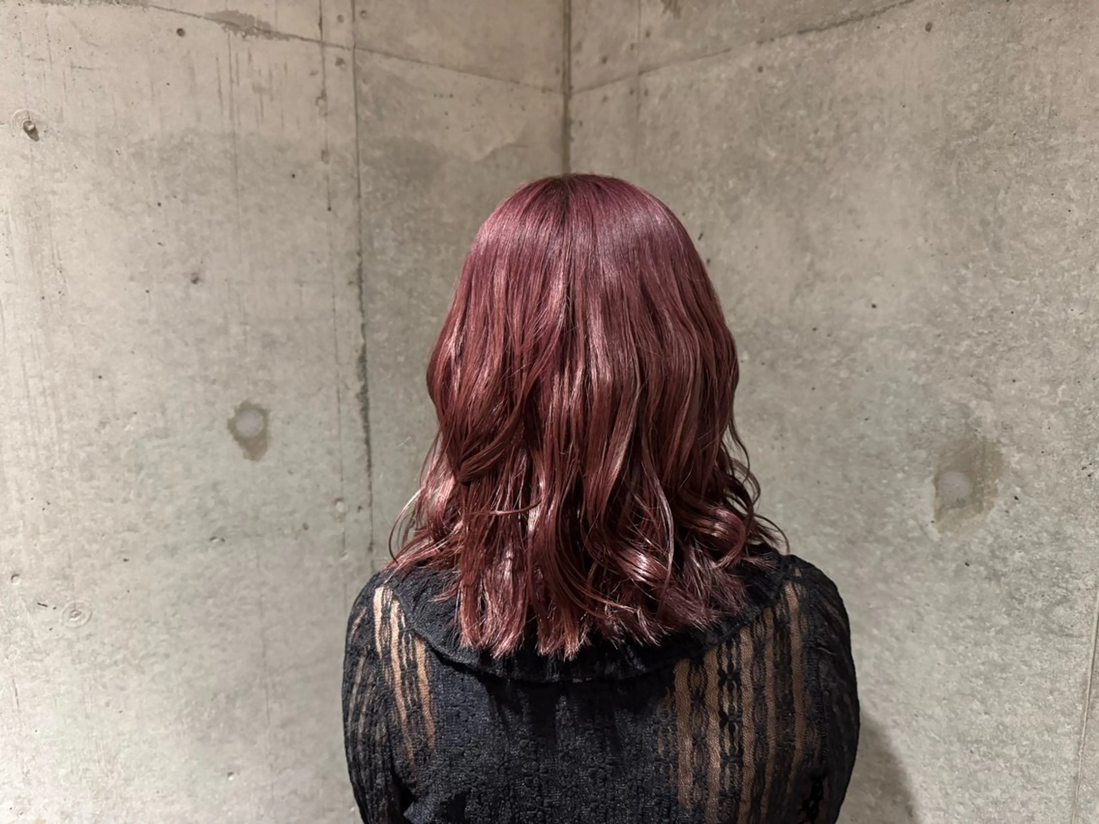 セミロング カラー ピンクカラー 染谷 奈保のヘアスタイル