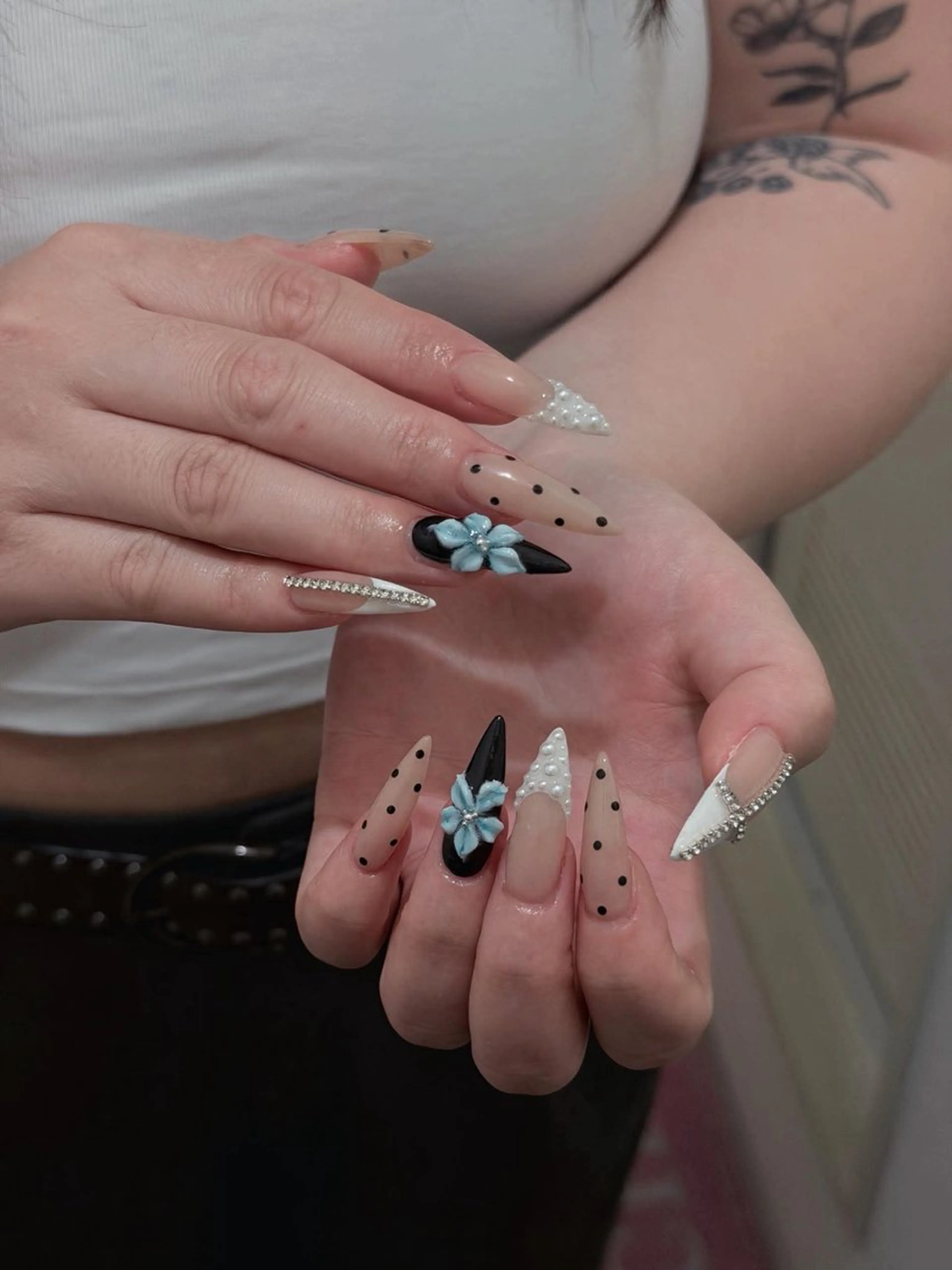 ネイル チークネイル ドット フレンチネイル グラデーション ハート ハンドネイル ハンドケア Eli Nails 新宿のネイルデザイン