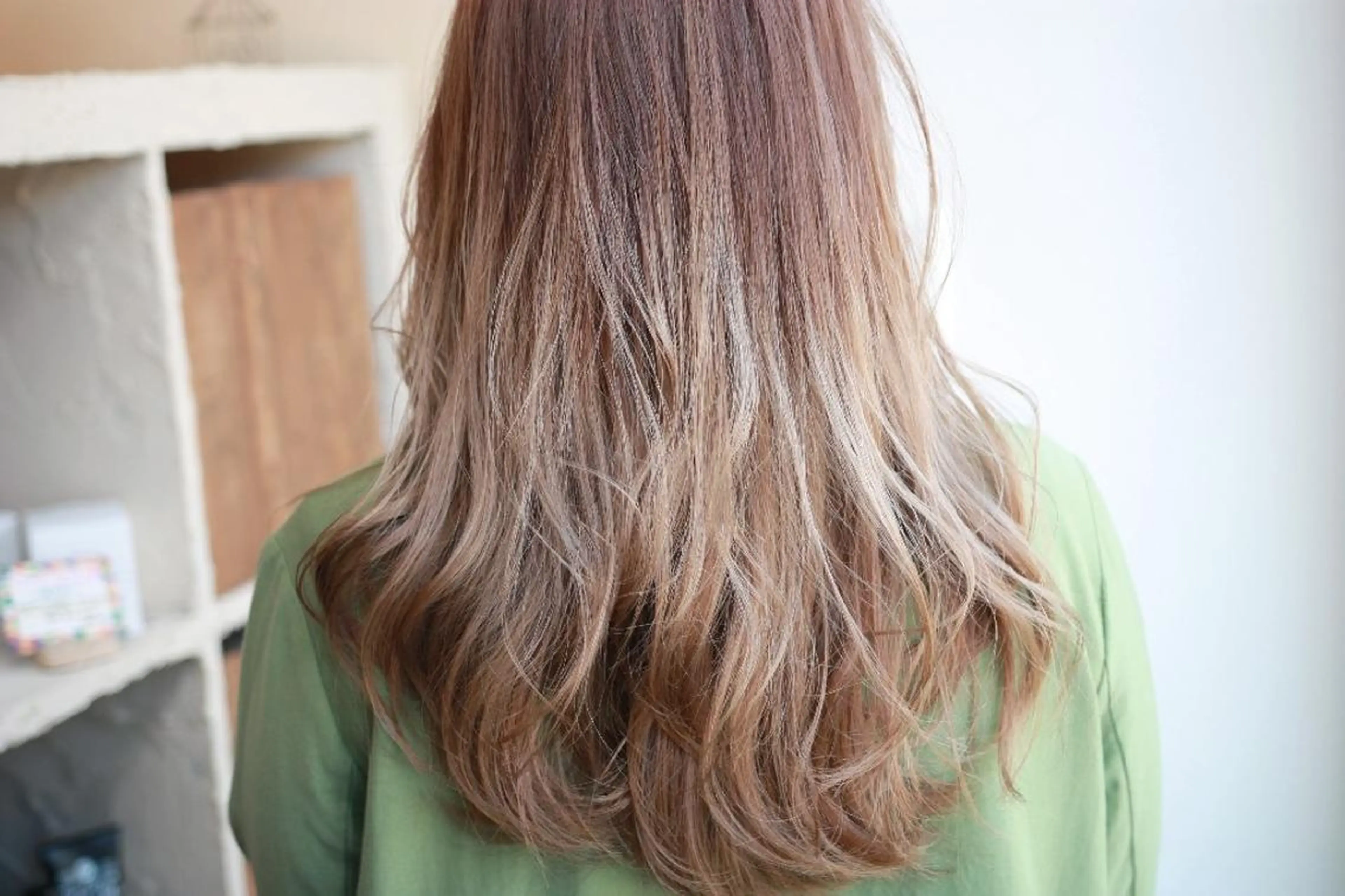 ロング カラー 透明感カラー グラデーションカラー 新生活応援★半額/ 25歳以下　“内間”のヘアスタイル