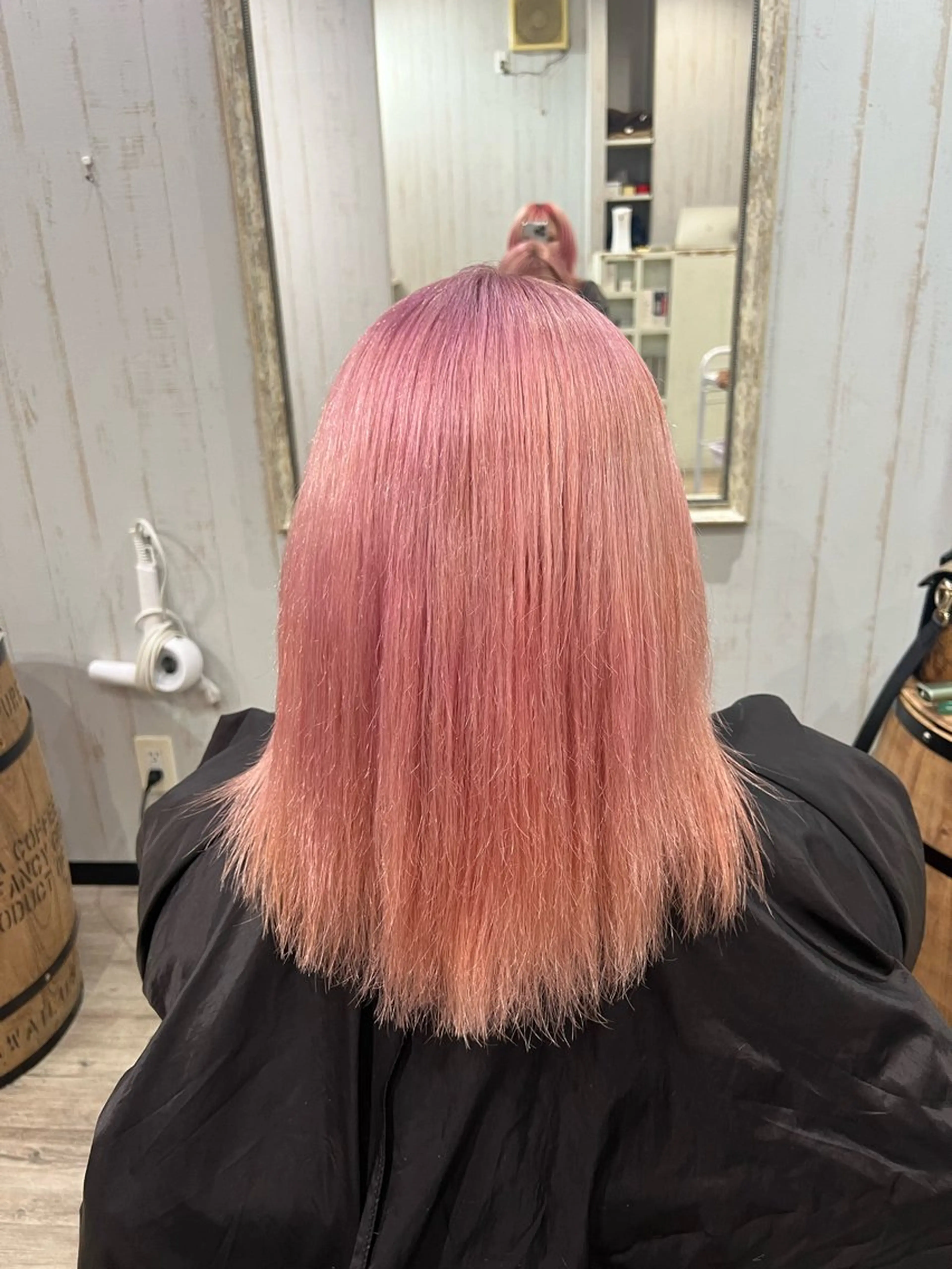 カラー ピンクカラー はなえ/ブリーチ/複 雑履歴修正のヘアスタイル