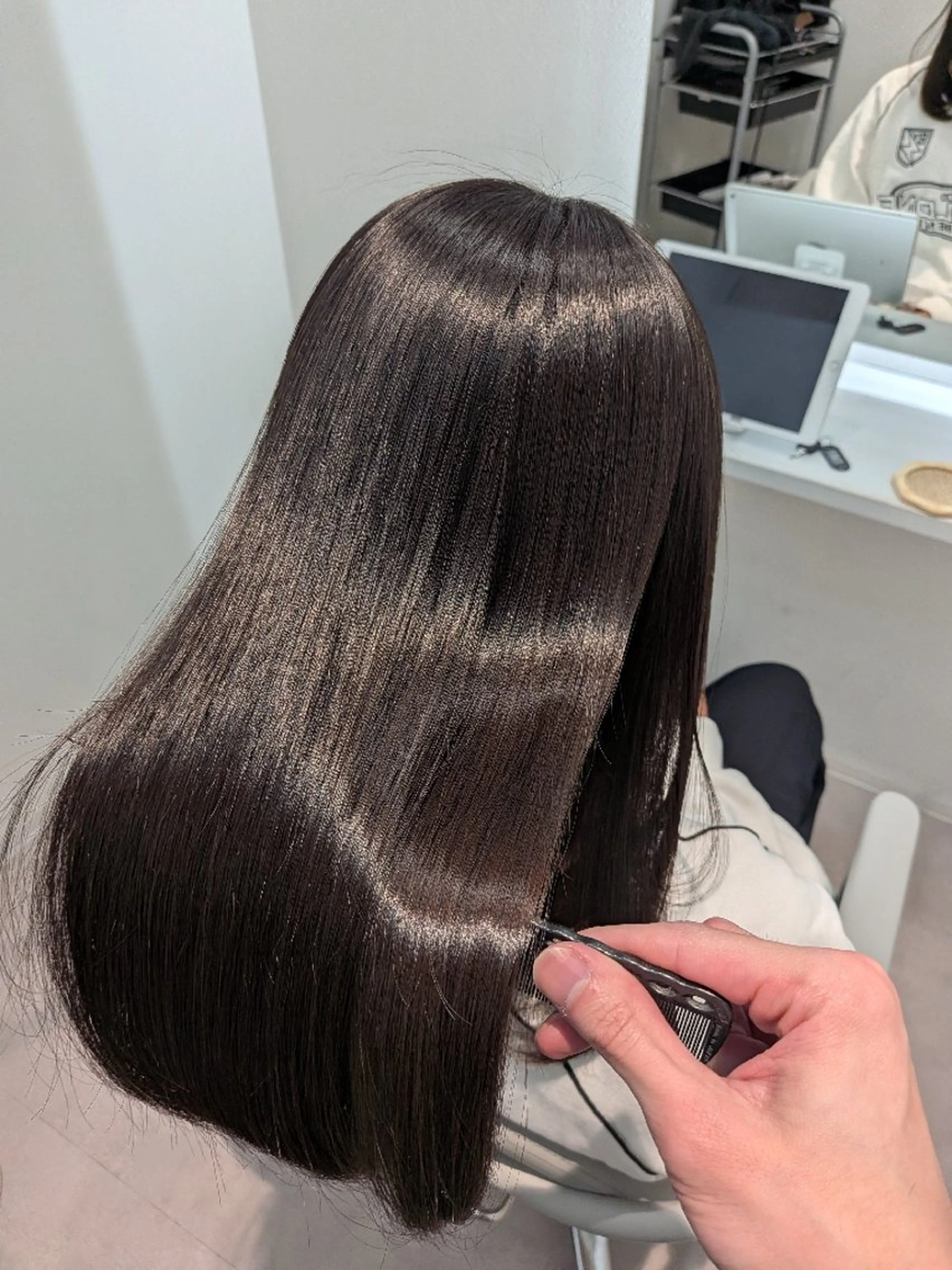 セミロング 髪質改善 縮毛矯正 神 唯織のヘアスタイル