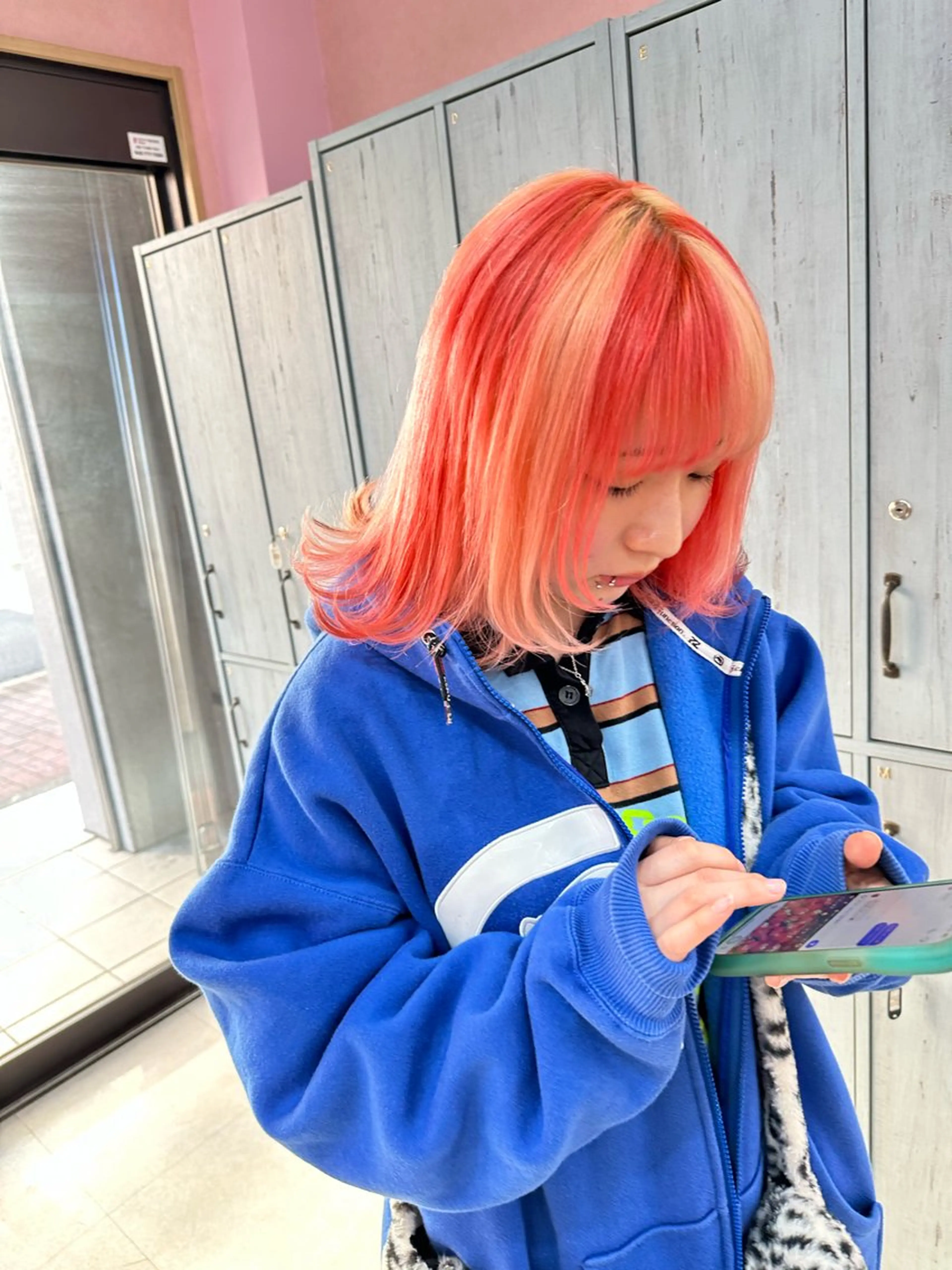 ミディアム カラー ブリーチ✖️レイヤー MANATO🎨🌈のヘアスタイル