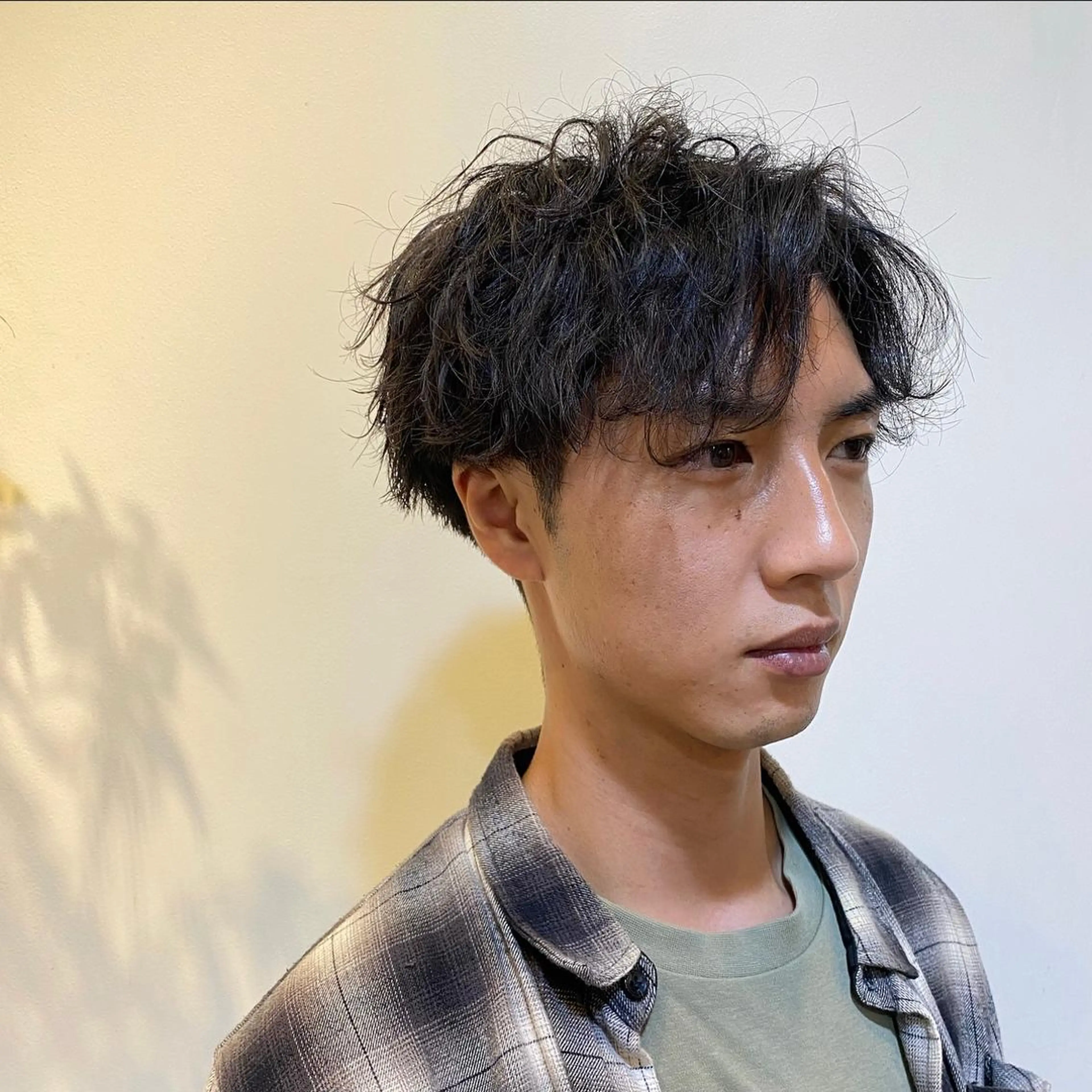 パーマ メンズ アップバング メンズパーマ JINKIメンズ特化 メンズカットパーマのヘアスタイル