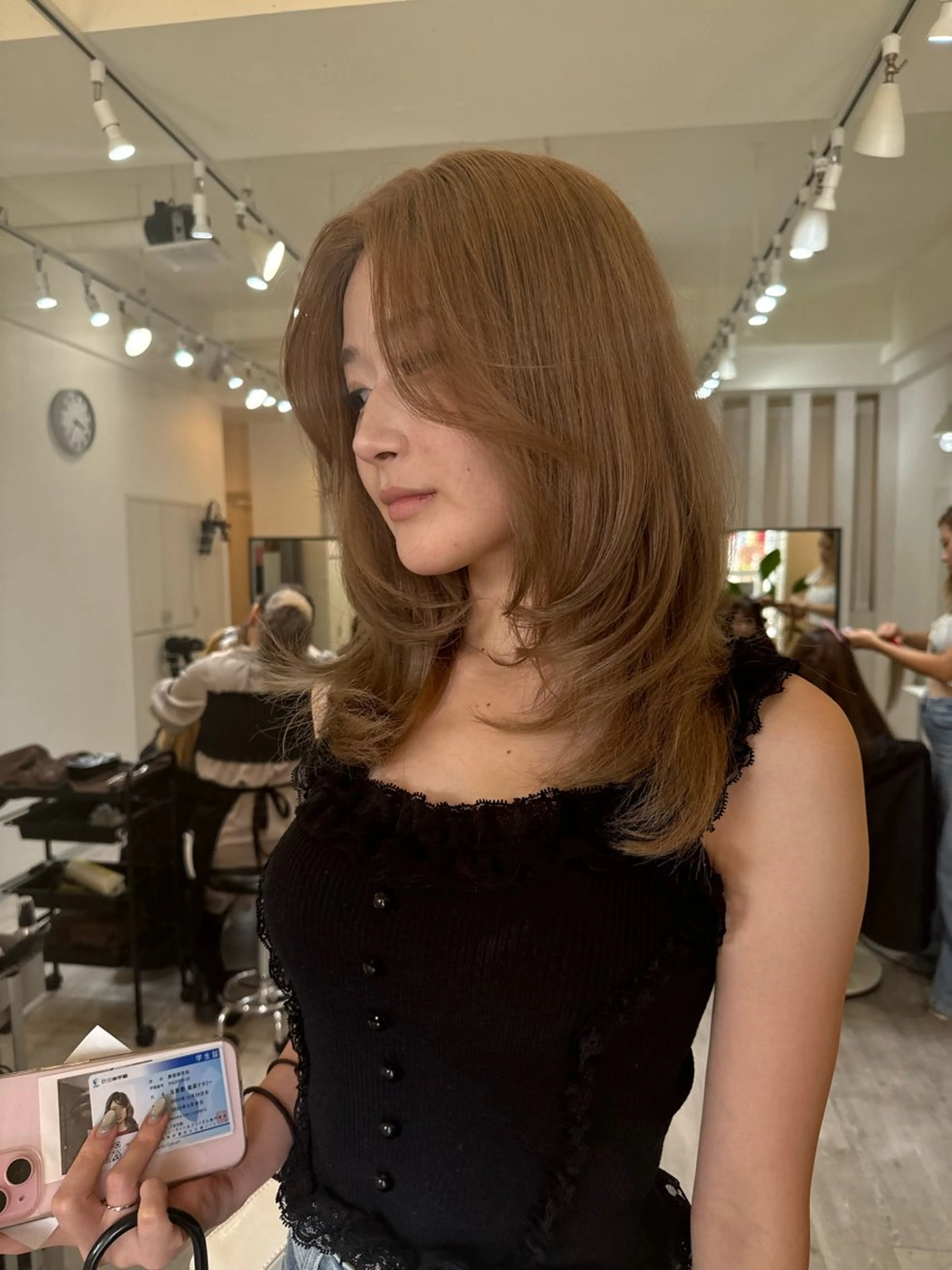 ミディアム レイヤーカット andKおもろまち店 艶ダブルカラー✨のヘアスタイル