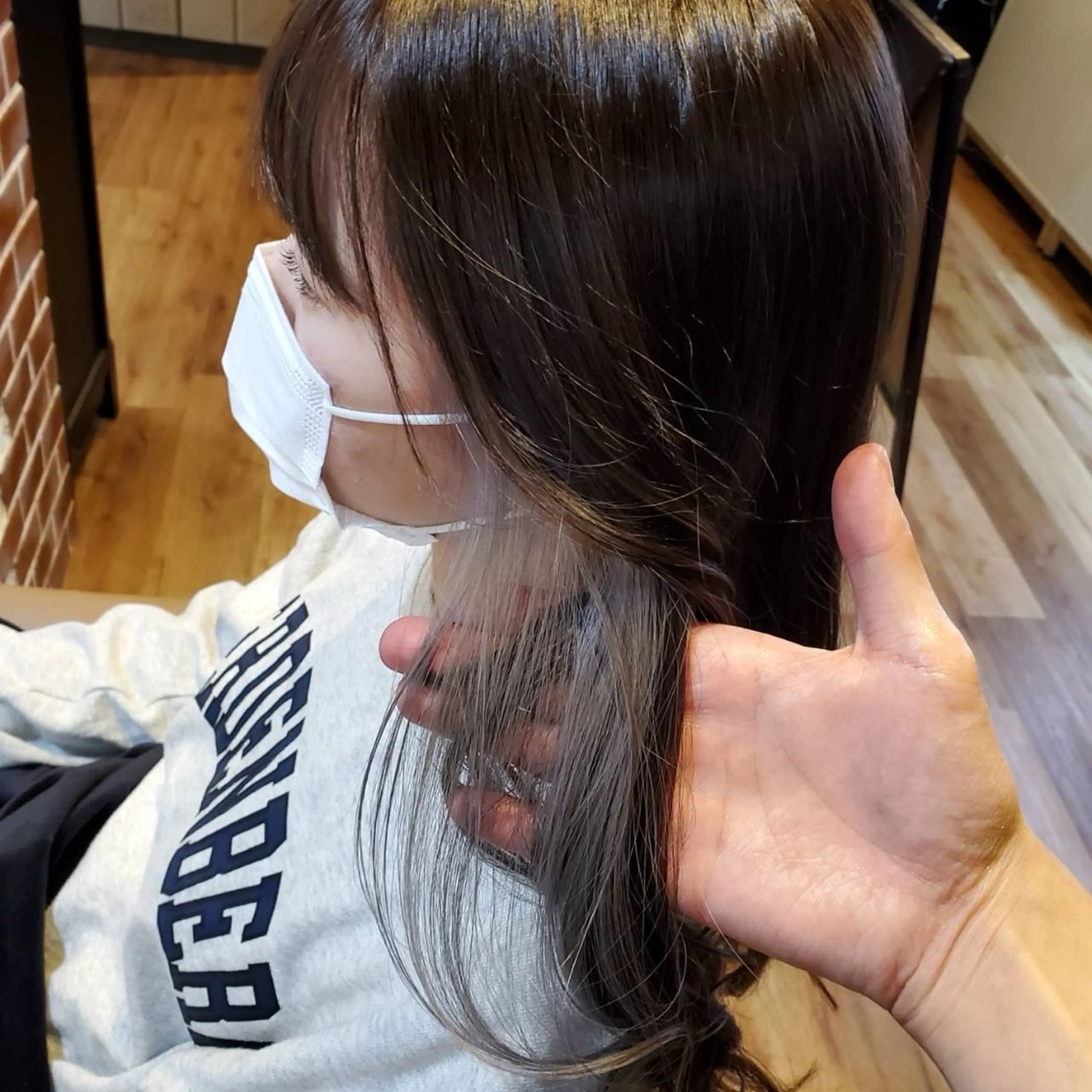 セミロング ヘアカラー 高口 小春のヘアスタイル