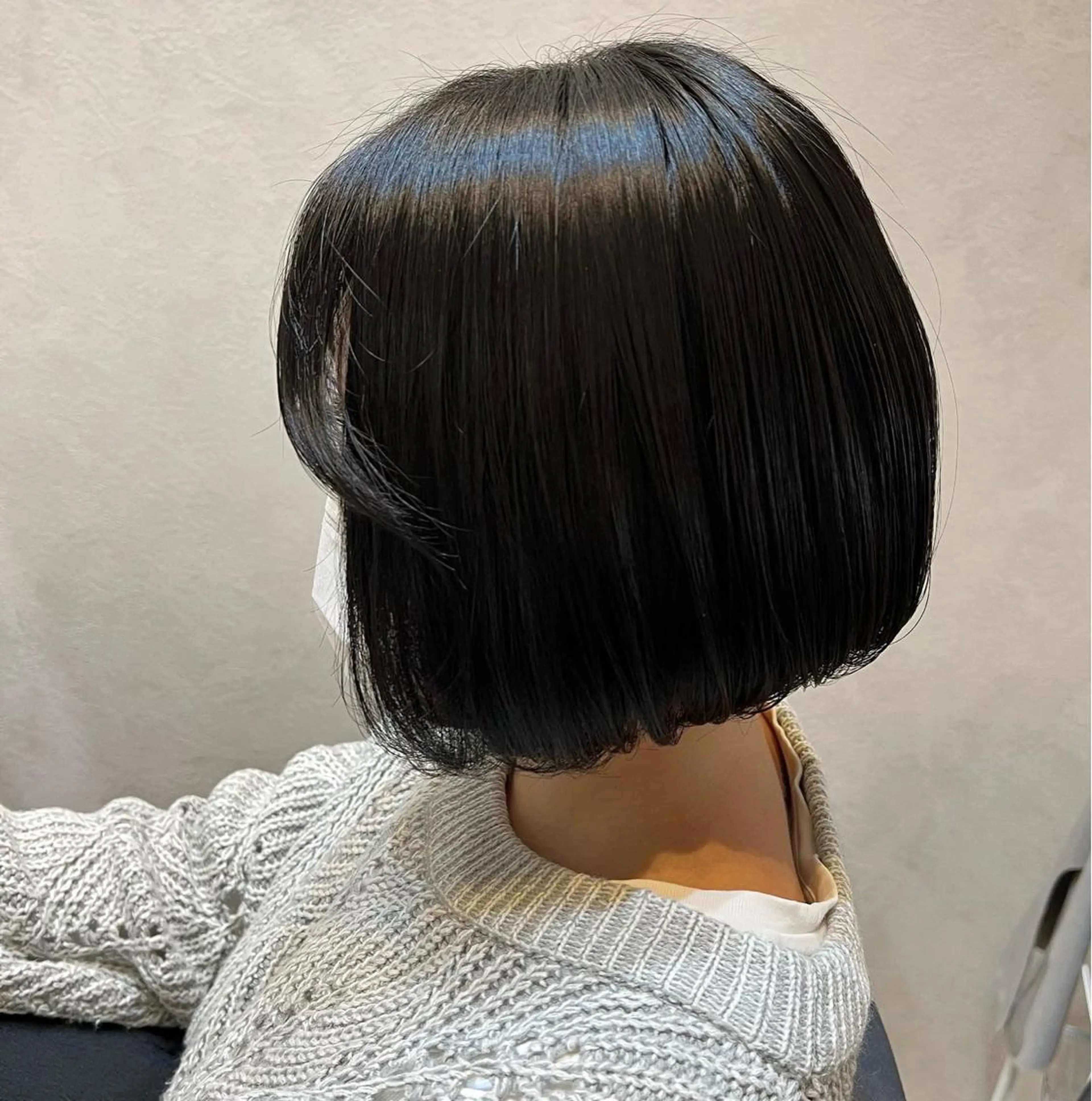 ショート カラー バレイヤージュ 黒髪 ブリーチ ブルーカラー ブルーブラック ヘアカラー トリートメント "今"だけでない美髪 KOTOMIのヘアスタイル