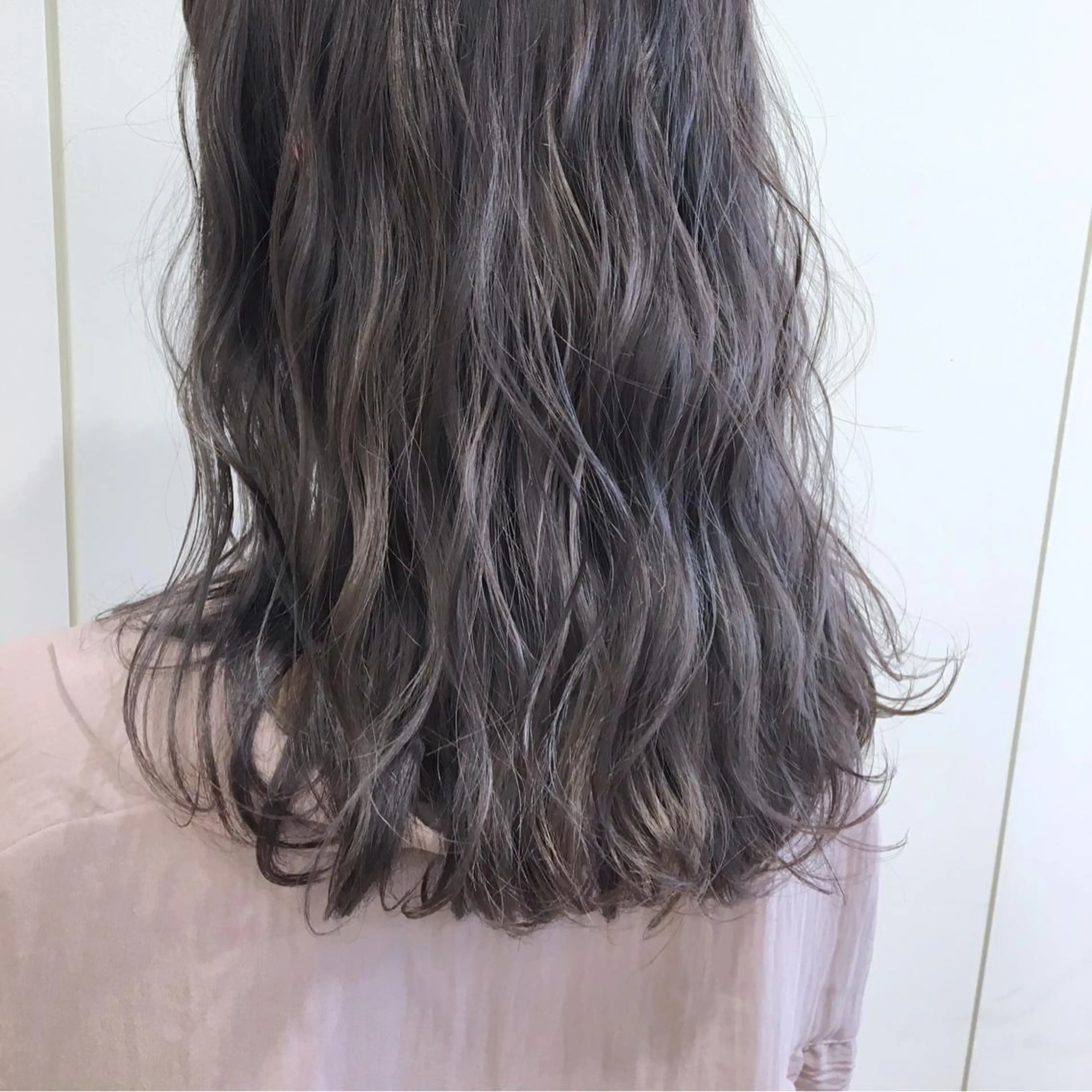 ミディアム カラー ブリーチ ケアブリーチ 透明感カラー グレージュ ケアブリーチ 坪井佑樹のヘアスタイル