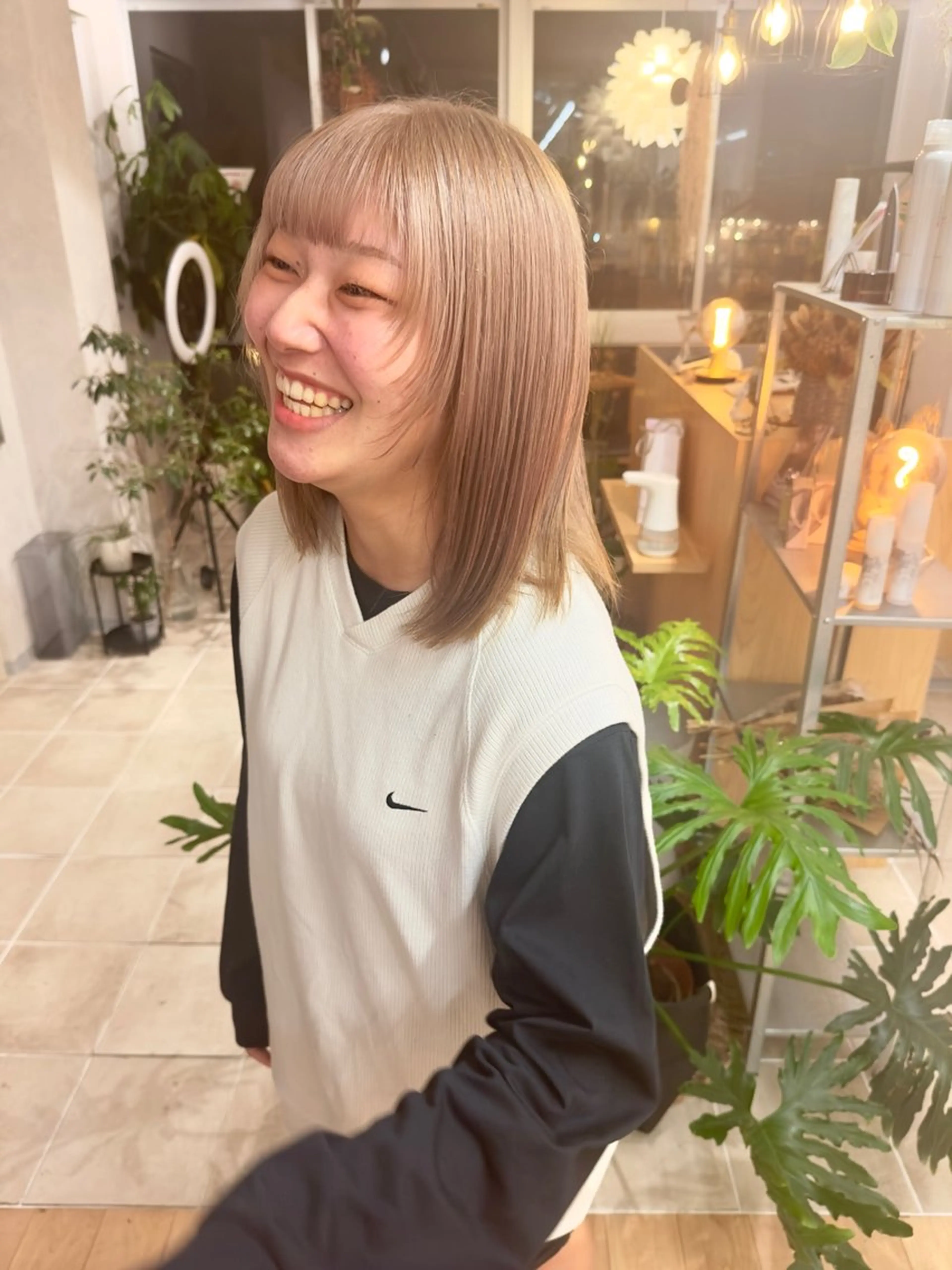 ミディアム カラー ベージュカラー ハイトーンカラー ハイトーンベージュ broocH 清水 駿【デザインカラー】のヘアスタイル