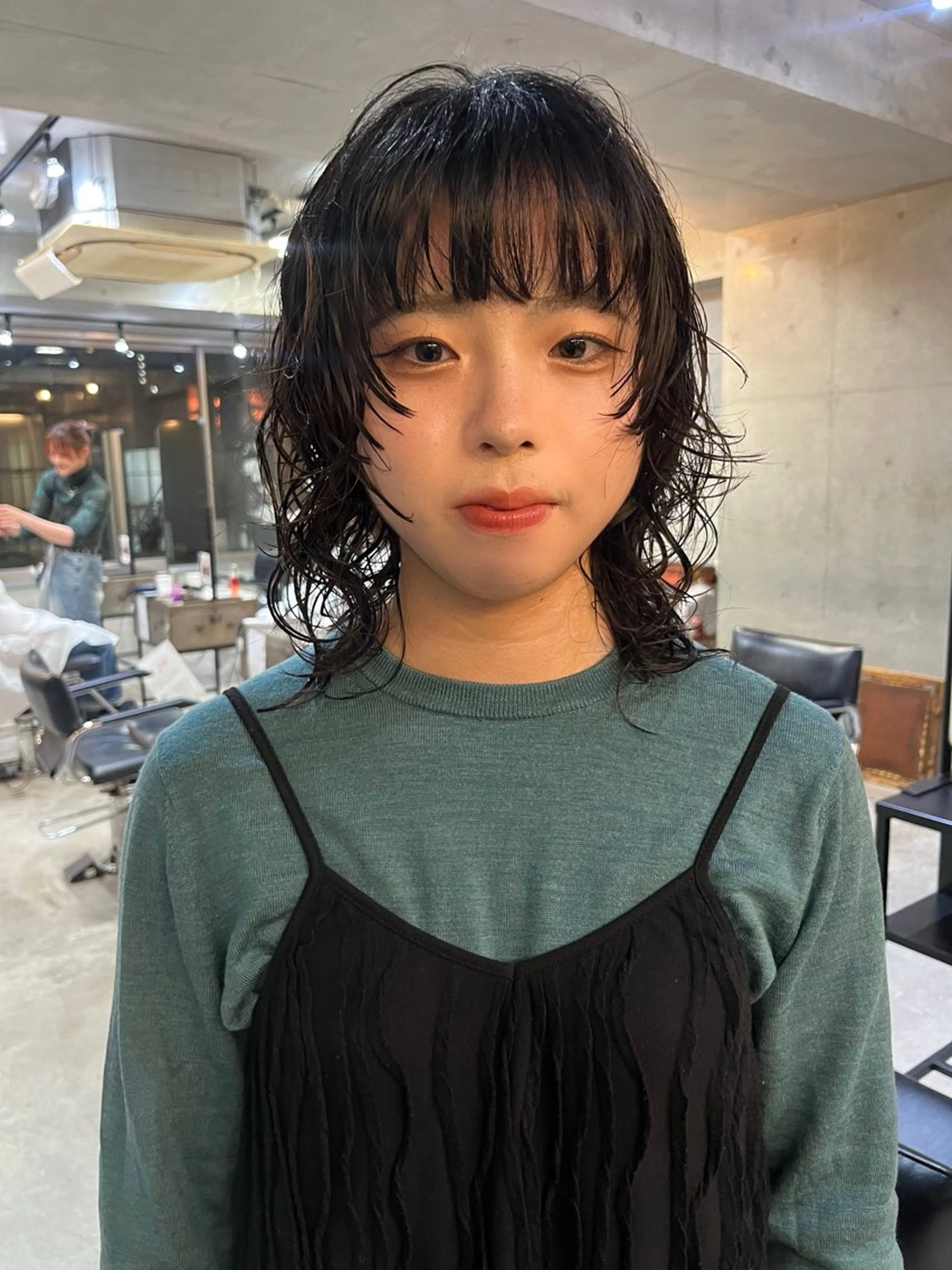ミディアム ミディアムレイヤー アッシュ オレンジブラウン 顔まわりレイヤー ハッシュカット レイヤーカット\ウル フ　chinatsuのヘアスタイル