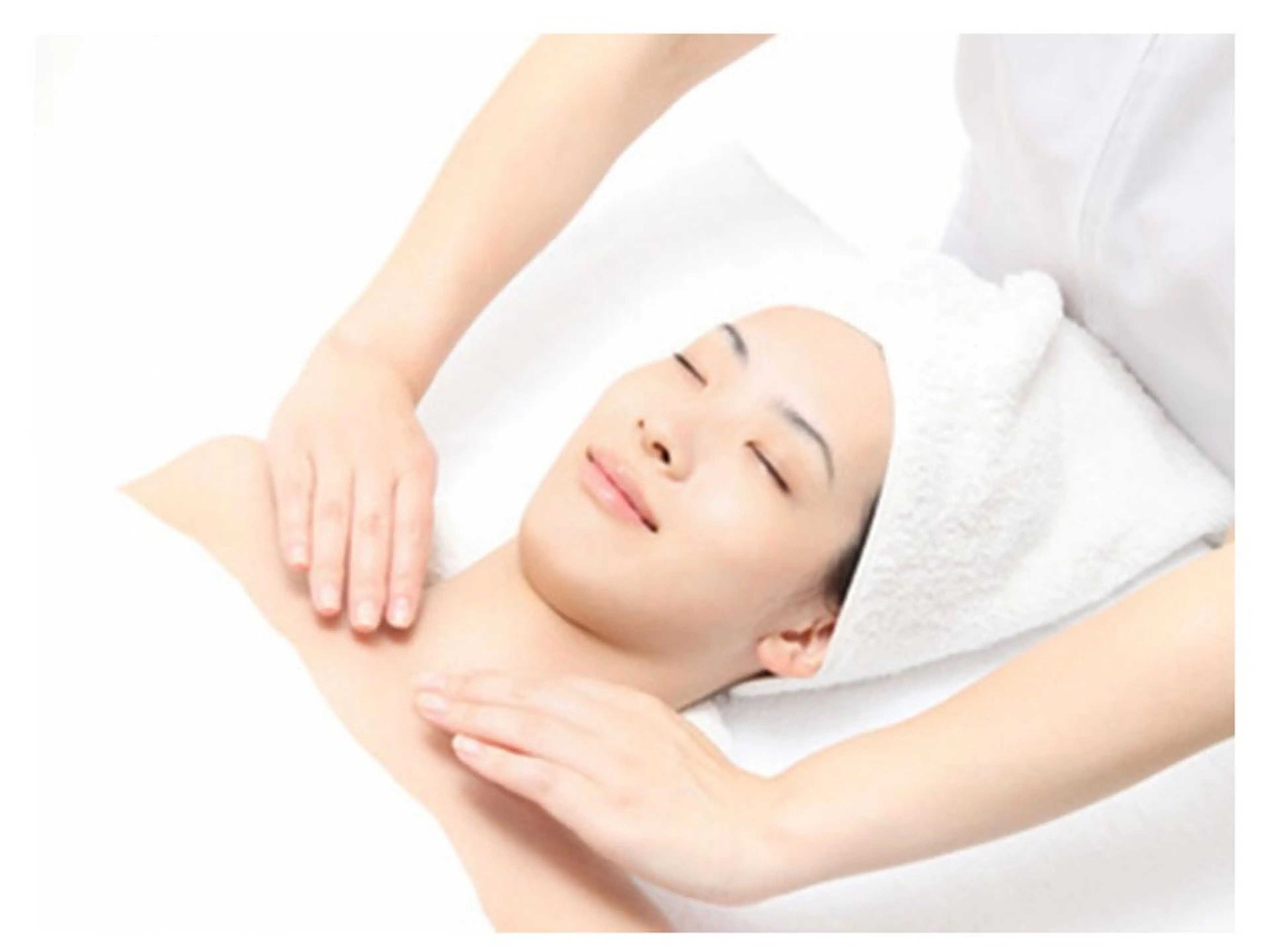 デコルテマッサージ➕フェイシャルケアエステの写真