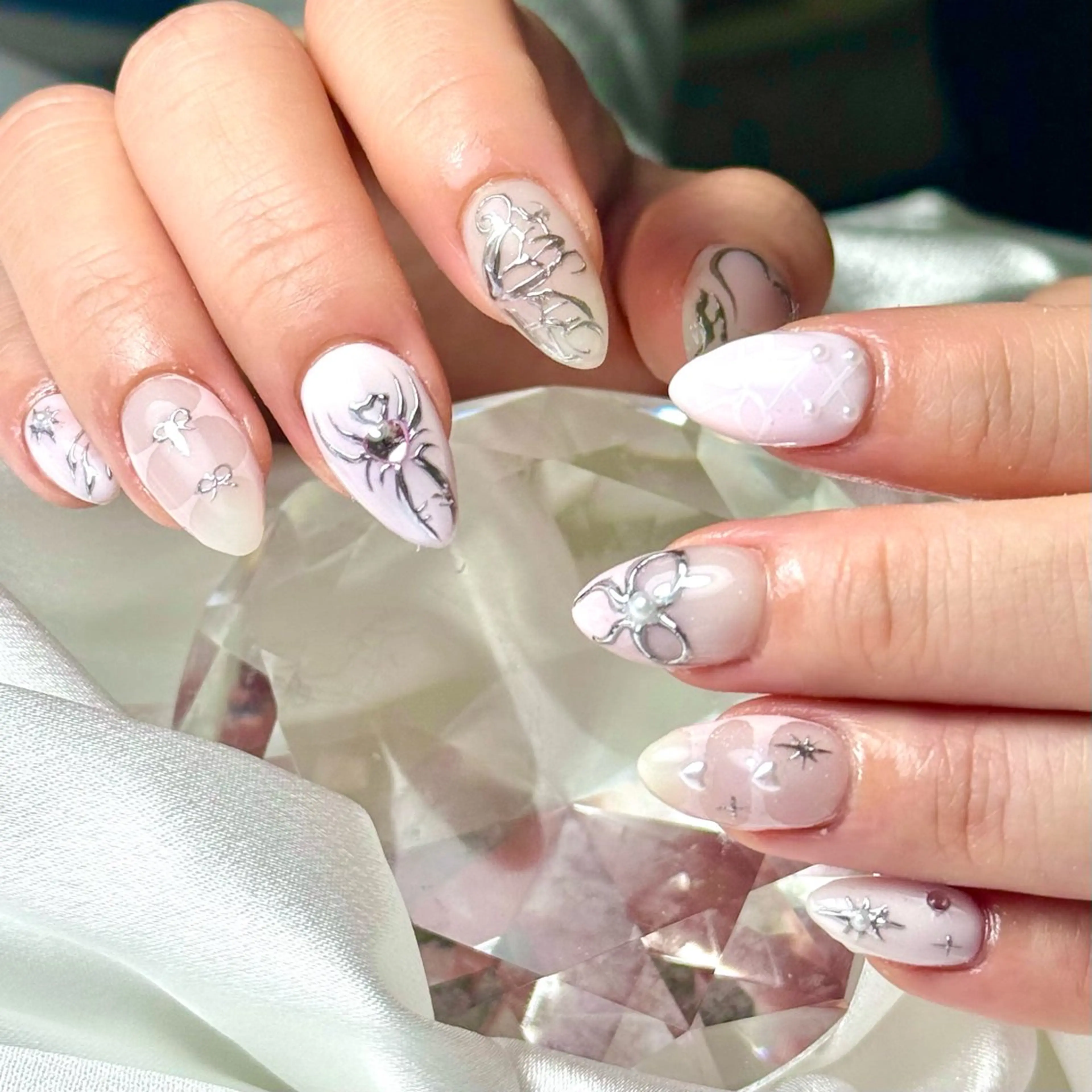 ネイル ハンドネイル ルシイ🎀新宿長さ 出しパーツ専門店のネイルデザイン