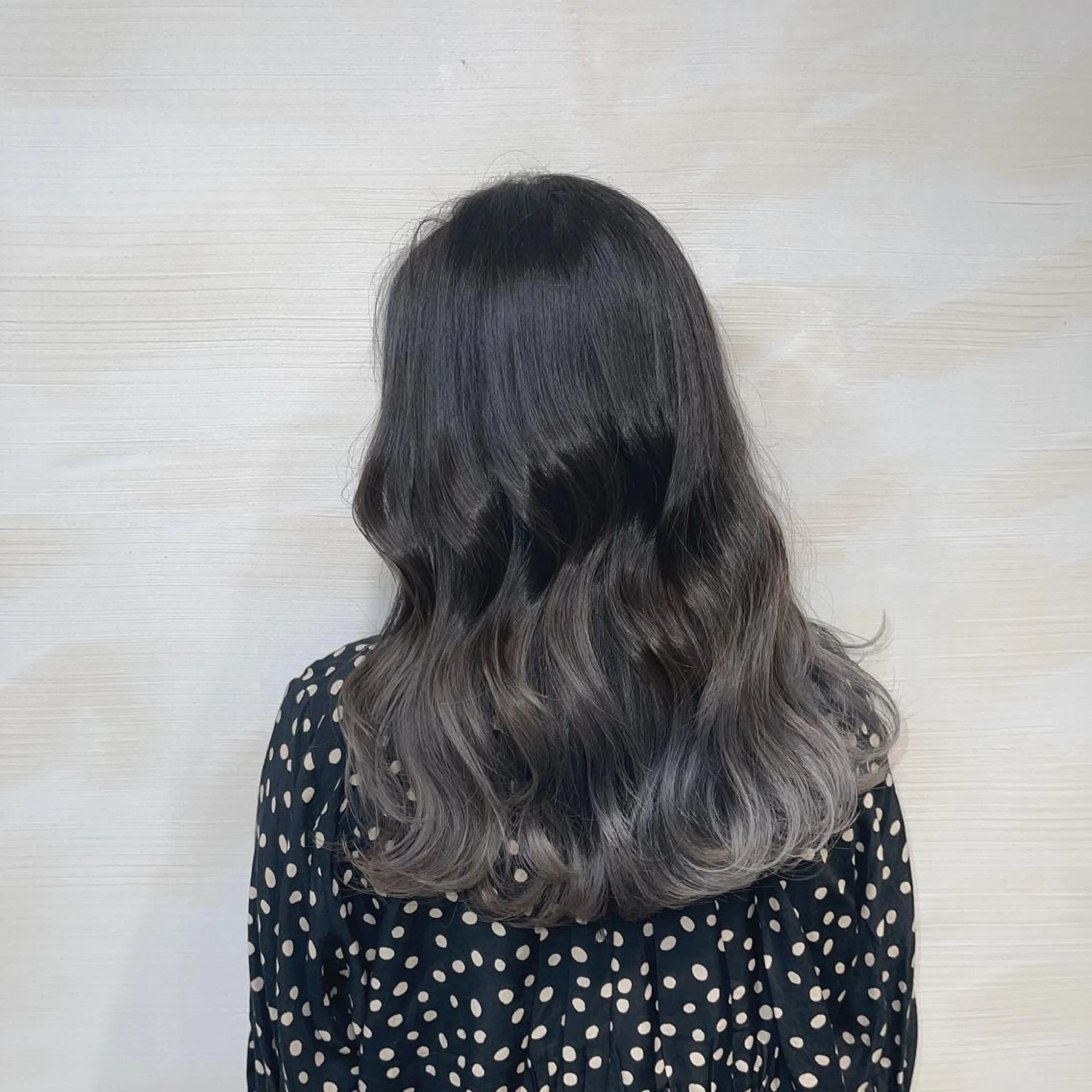 ロング カラー ダークグレー グラデーションカラー ヘアカラー トリートメント MEI💫銀座 エクステ/艶カラーのヘアスタイル