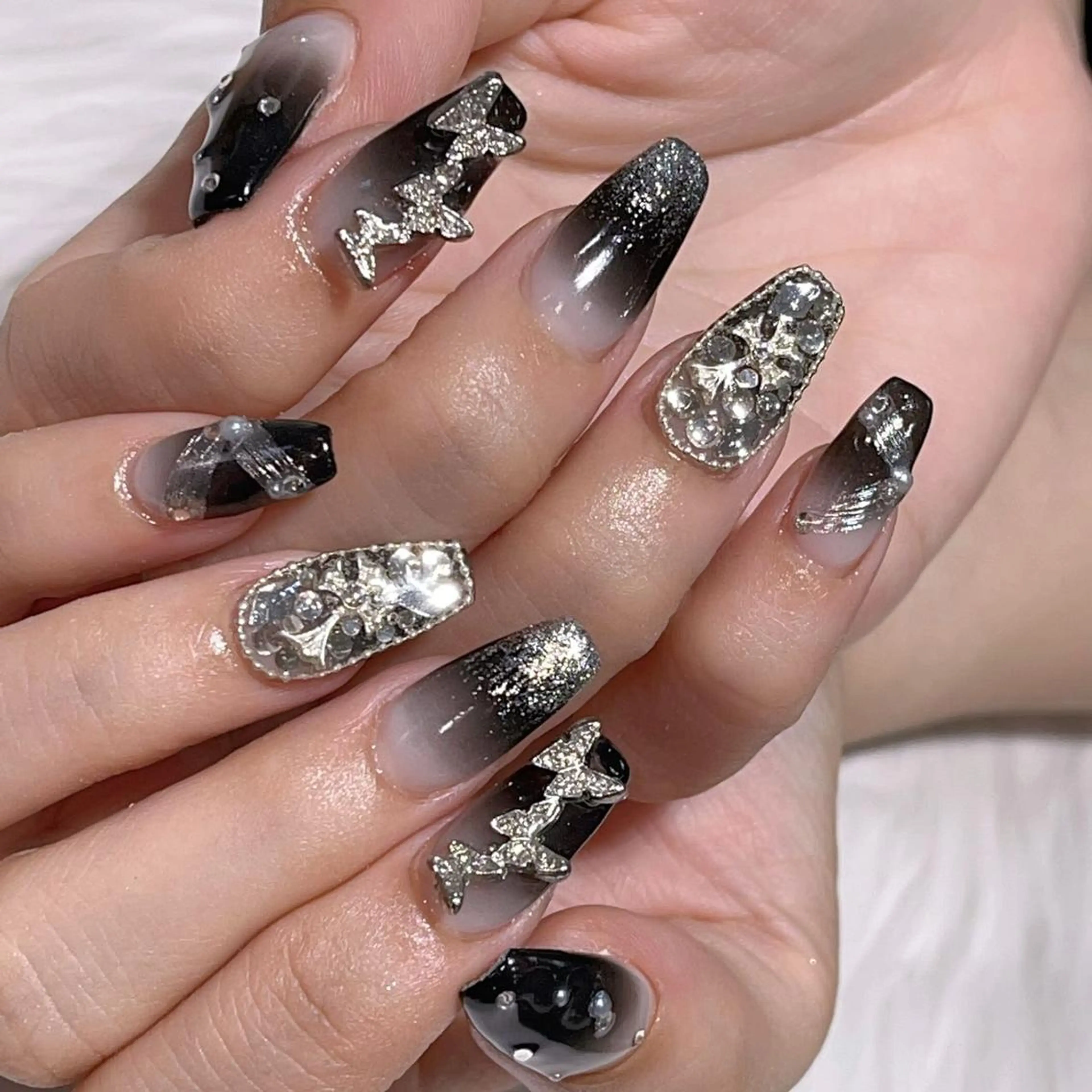 ネイル アートネイル 長さ出し ネイルチップ Queens PUPUのネイルデザイン