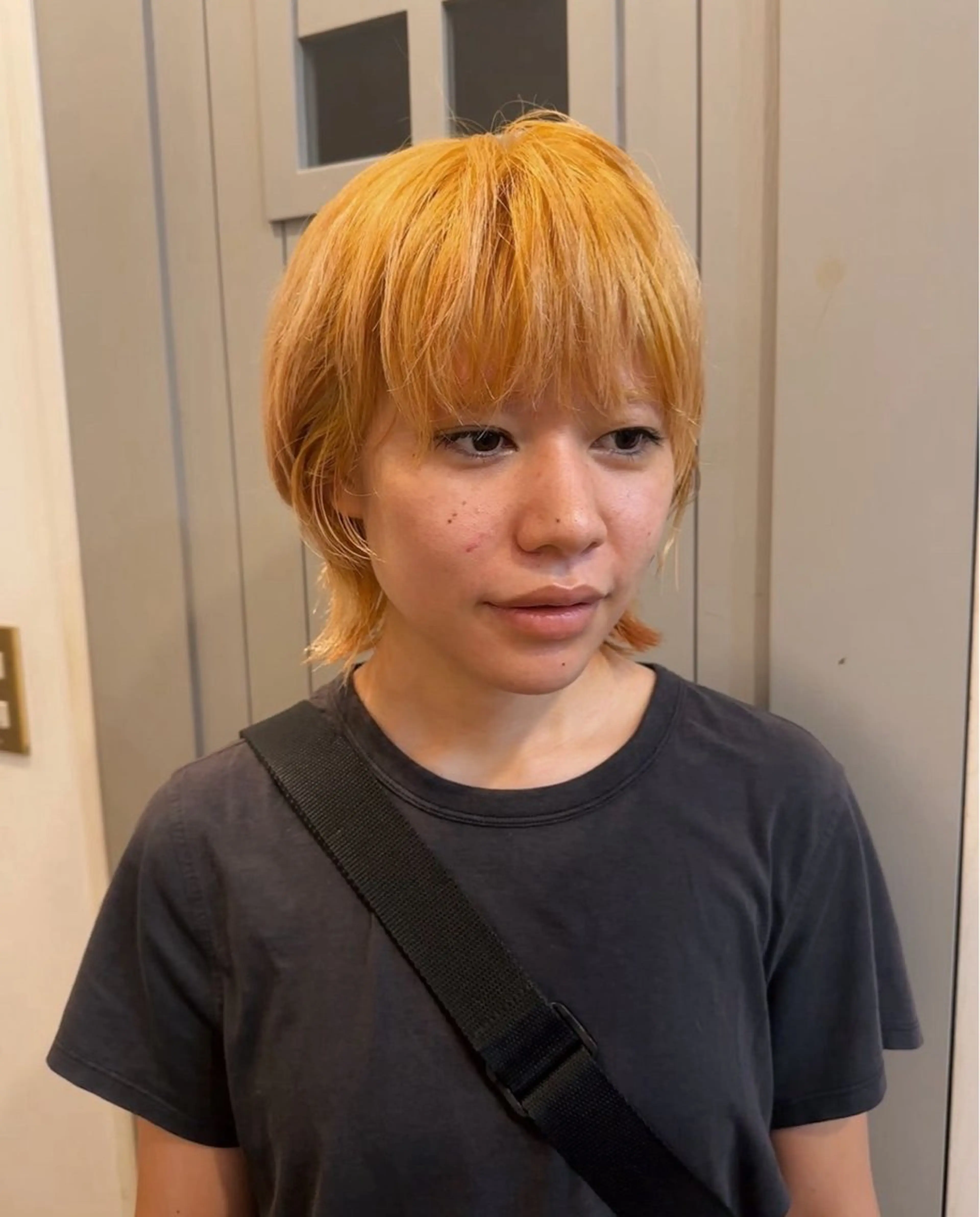 ショート カラー 抜きっぱなしブロンド イエローカラー レイヤーカット カット ヘアカラー 【pejite】 Hinanoのヘアスタイル