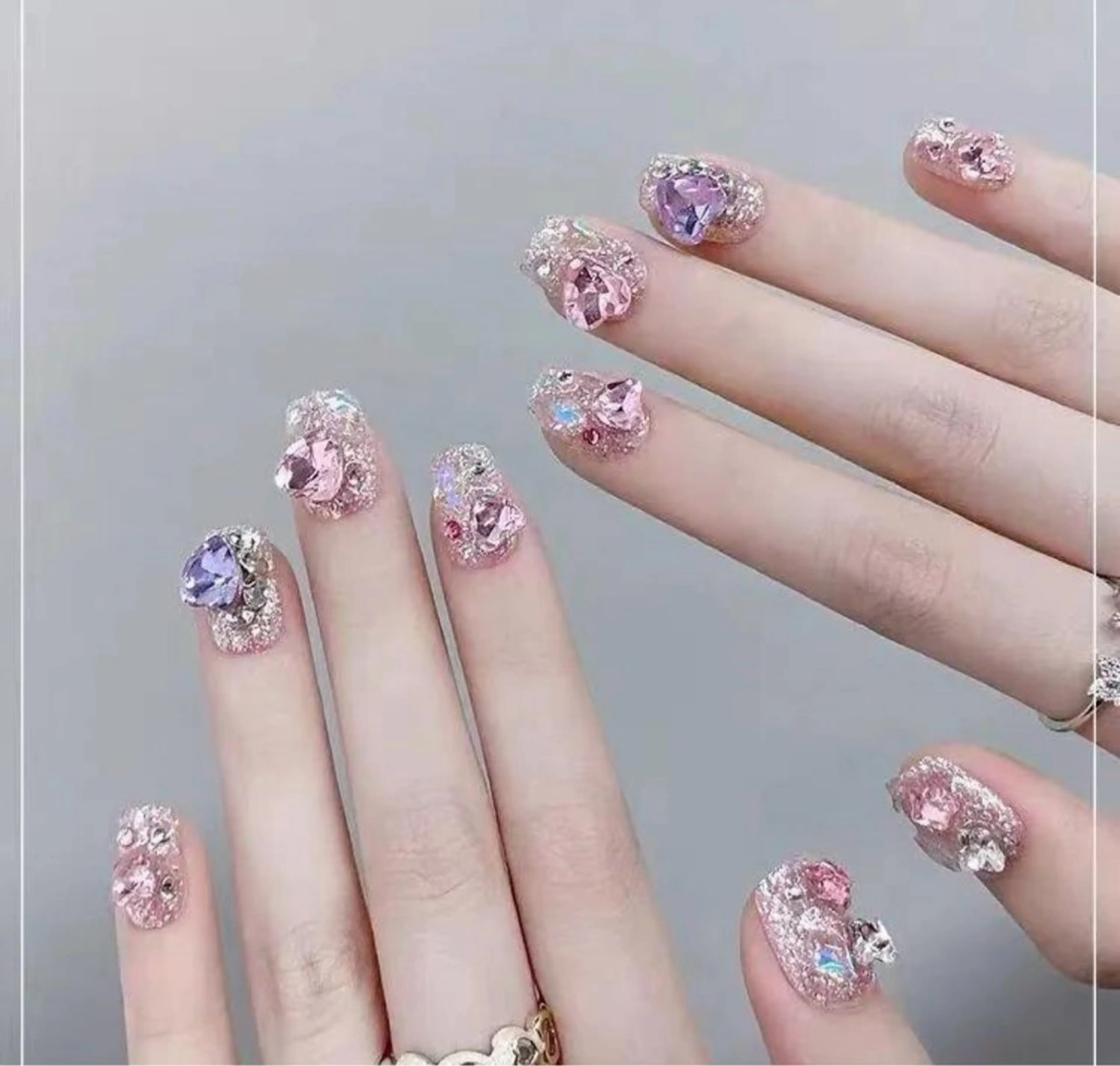 ネイル チークネイル 長さ出し フラワーネイル フレンチネイル ガーリー sun nail池袋 モデル募集のネイルデザイン