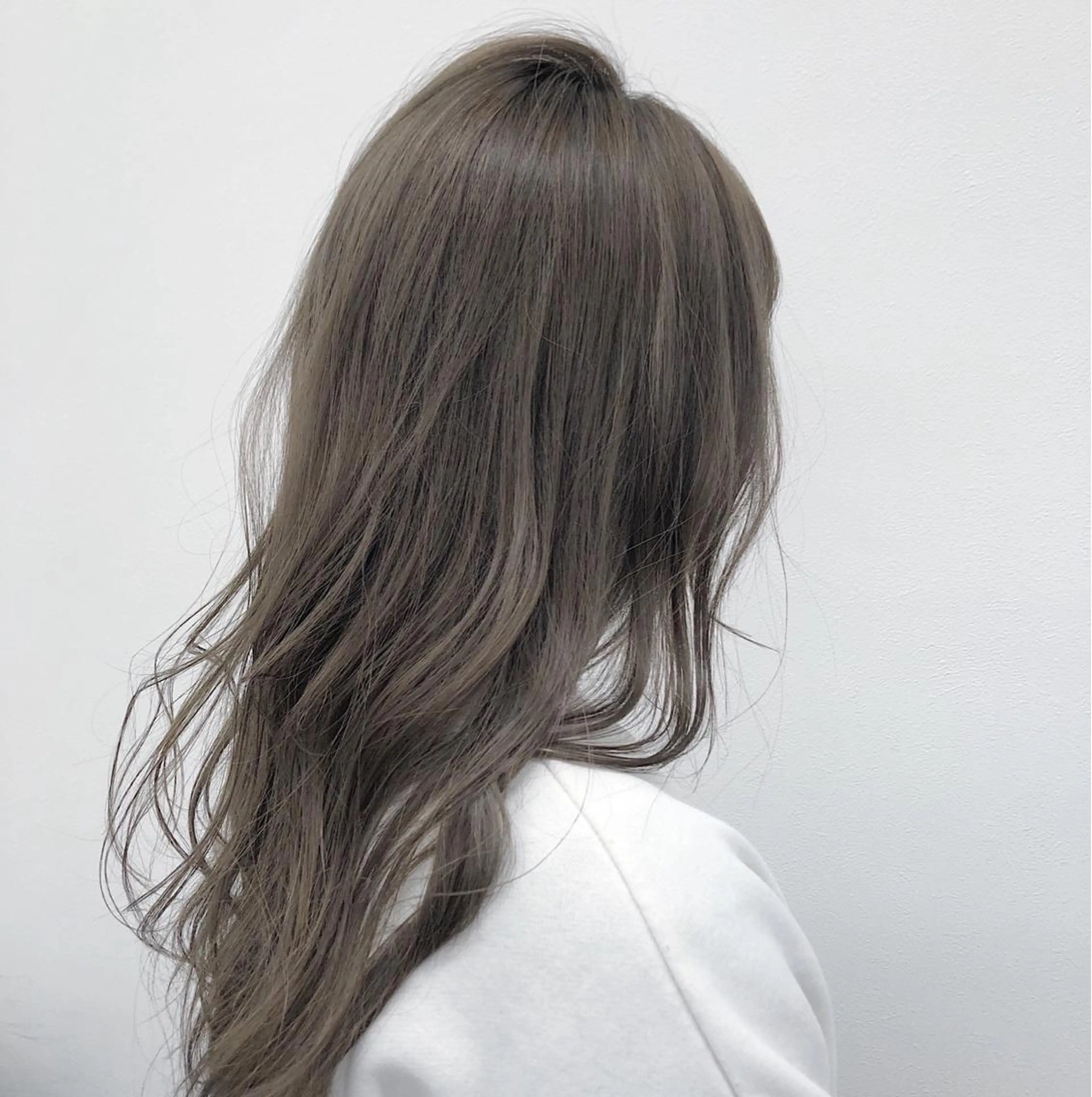ミディアム カラー ブリーチ ブリーチなしカラー 柔らかbeige モトキのヘアスタイル