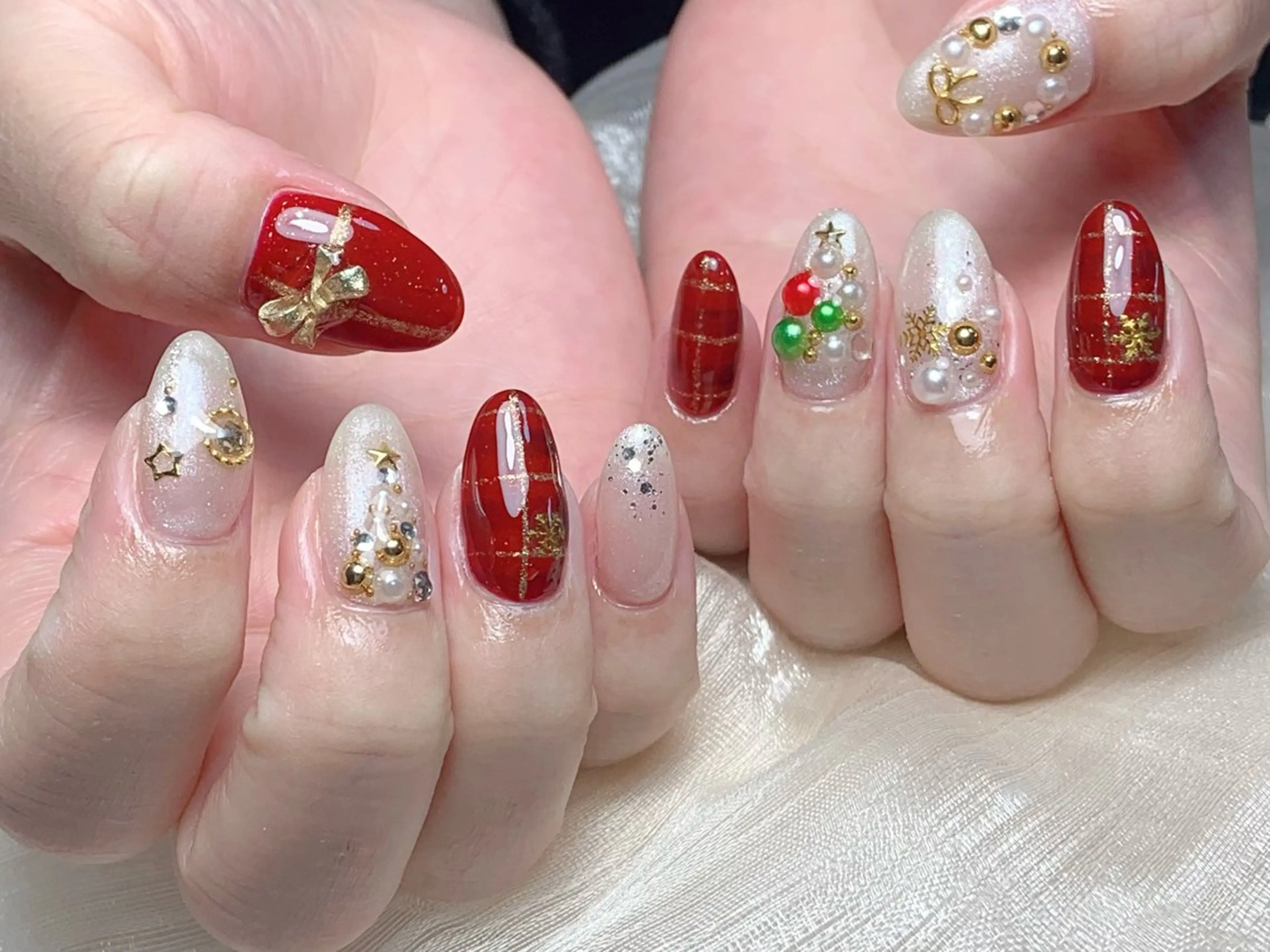 ネイル オーロラネイル チークネイル フレンチネイル ジェルネイル ガラスフレンチ ハンドネイル Nail Jolieのネイルデザイン