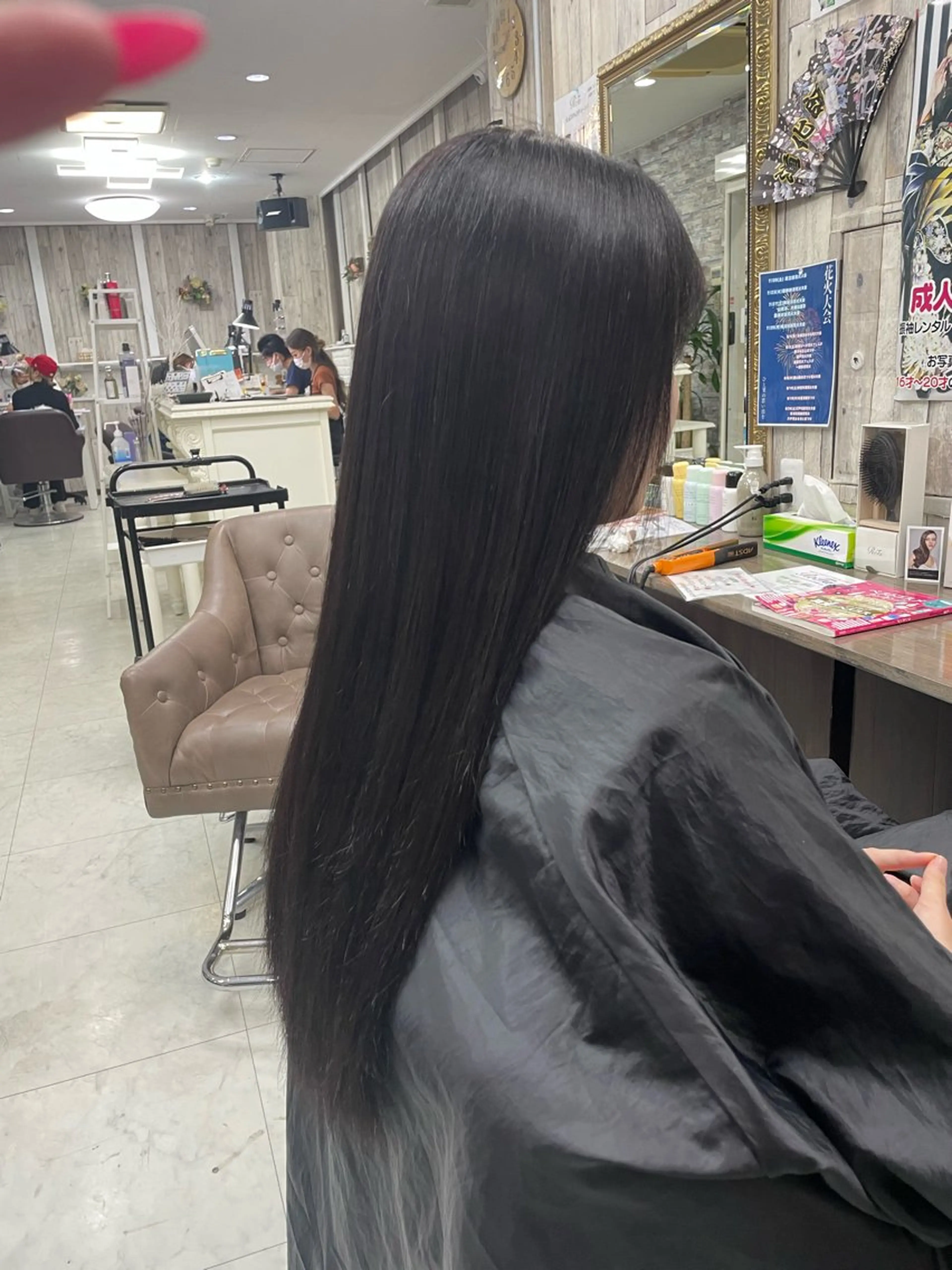 カラー 岡本 恋樺のヘアスタイル