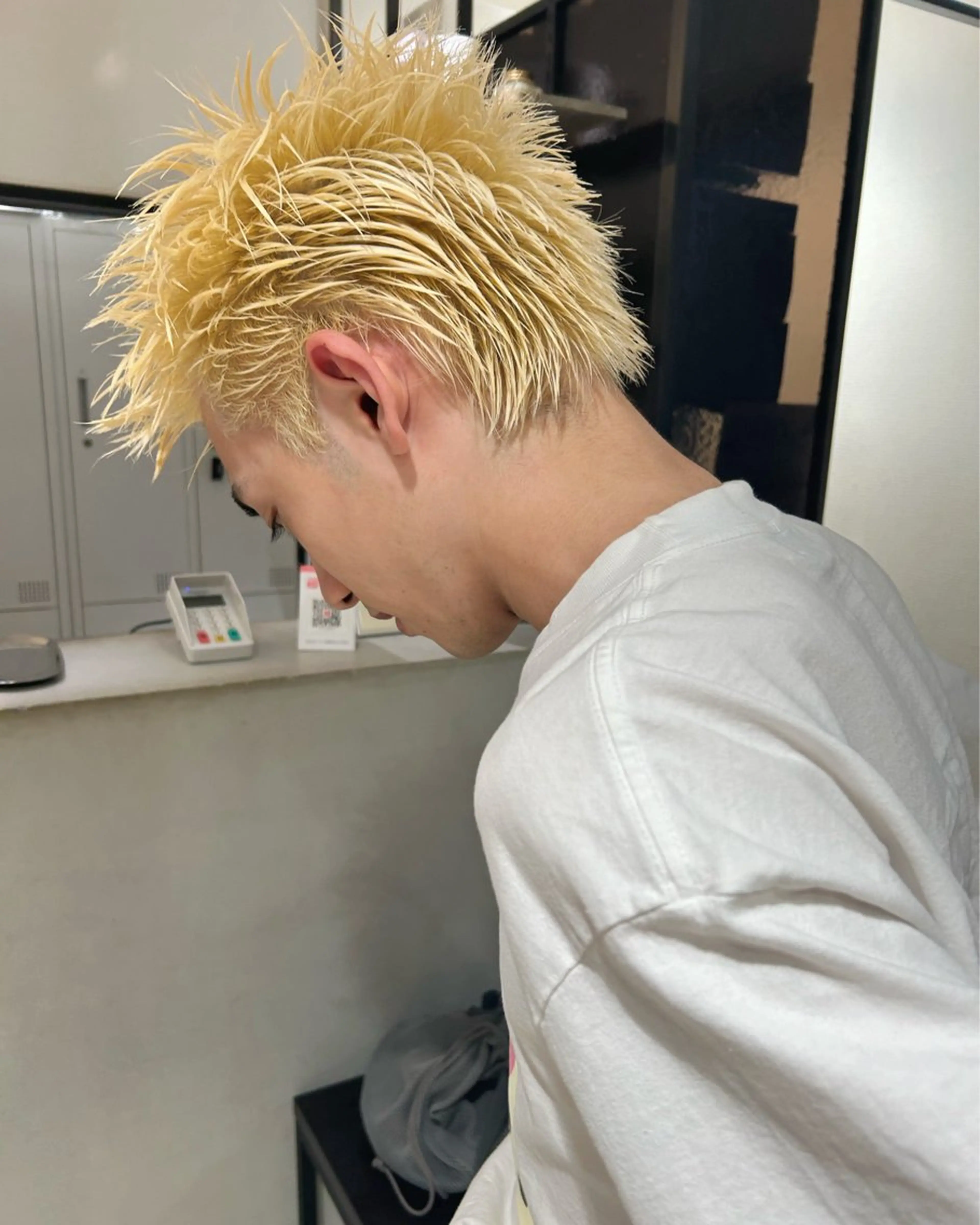 ショート カラー メンズ メンズハイトーン 抜きっぱなしブロンド ハイトーンカラー ショートヘア カット ヘアカラー トリートメント 村上雅人 ナチュラルモードのヘアスタイル