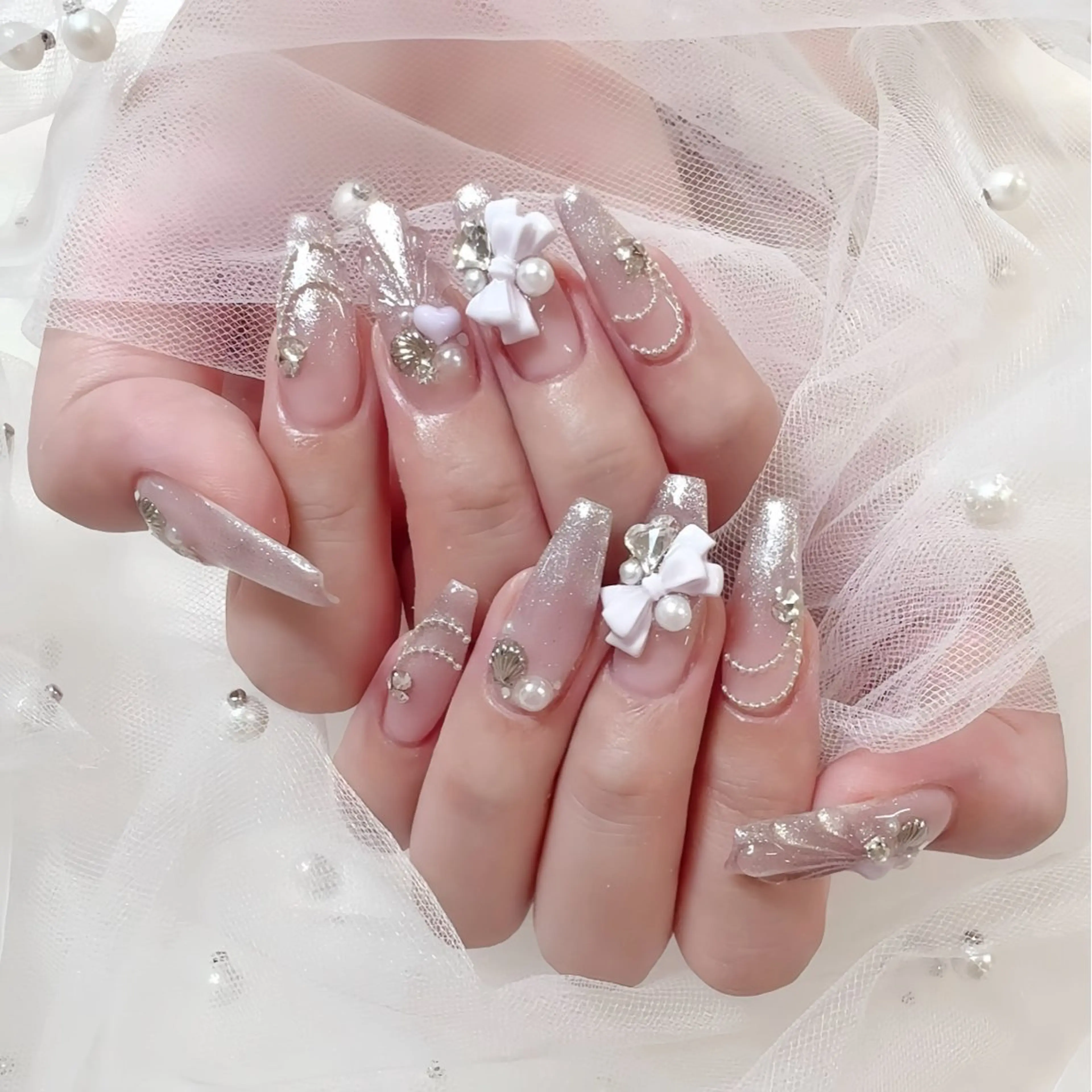 ネイル オーロラネイル チークネイル 桜ネイル クリアネイル ドット ハンドネイル Rin Nail 新大久保店のネイルデザイン