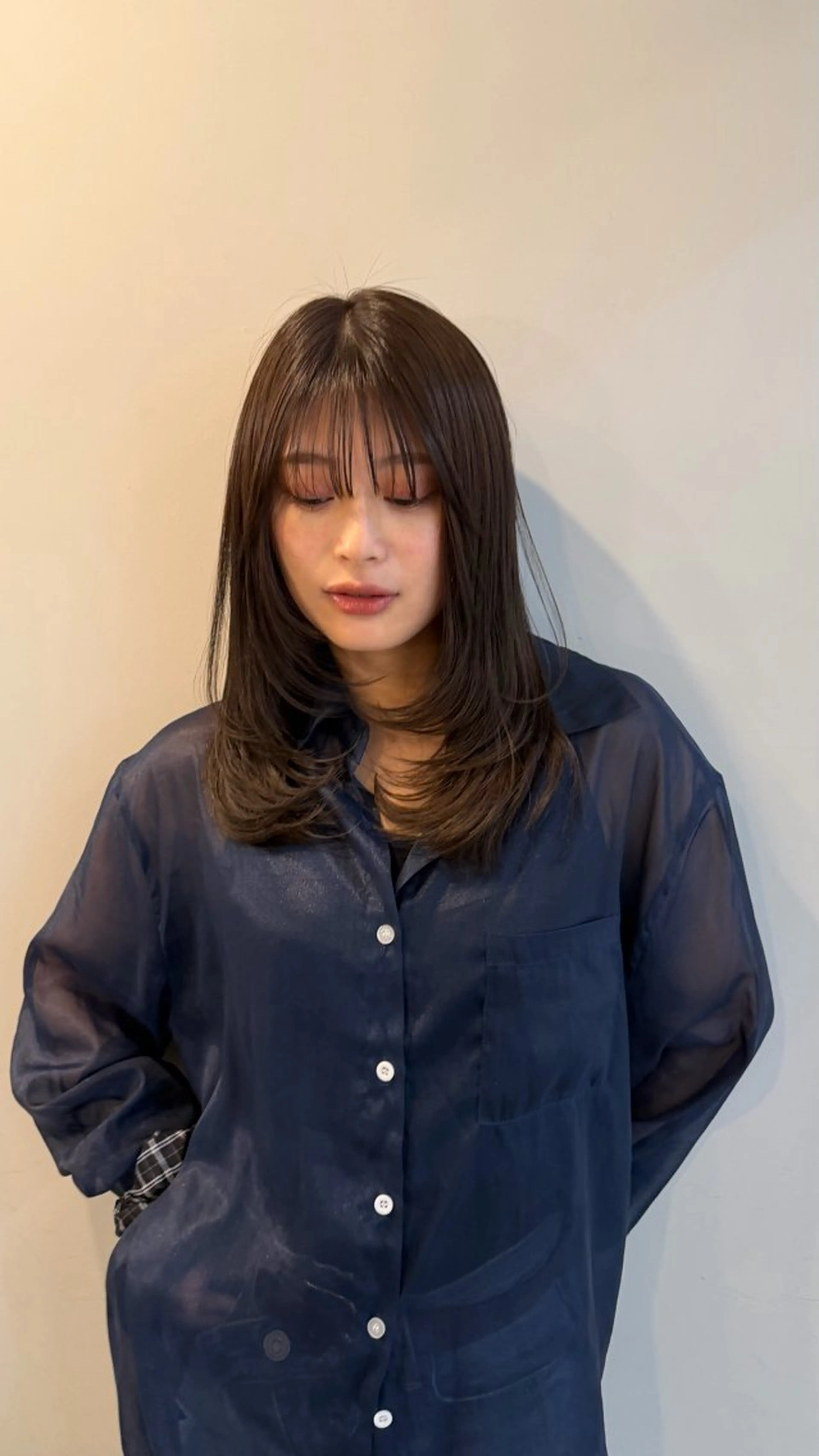 ロング カラー グレージュ オリーブグレージュ オリーブグレー レイヤーカット momoka Jr.stylistのヘアスタイル