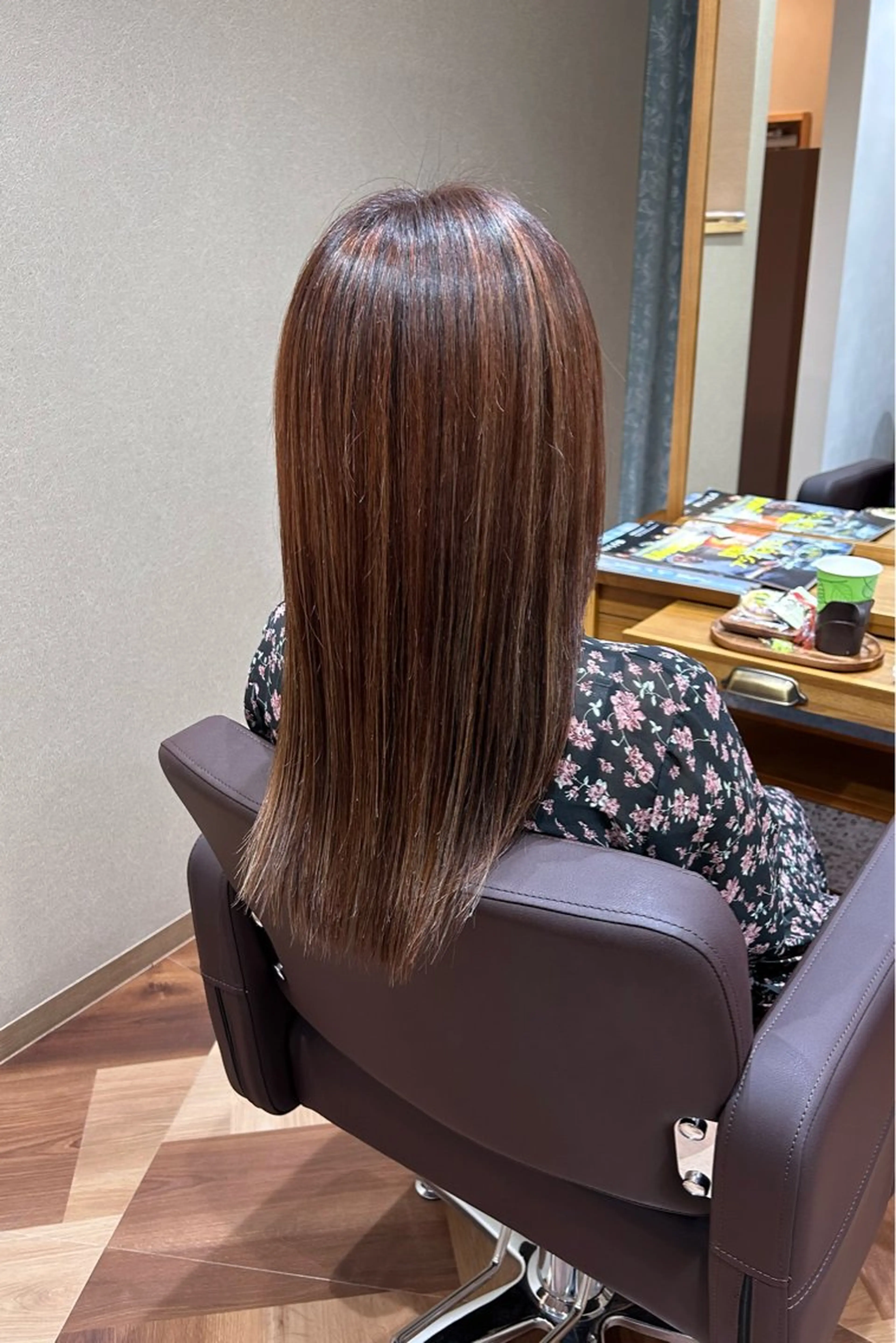 セミロング カラー ブラウンカラー ハイライトカラー ピンクカラー ピンクブラウン ハイライト flower所属・原田 歩実のヘアスタイル