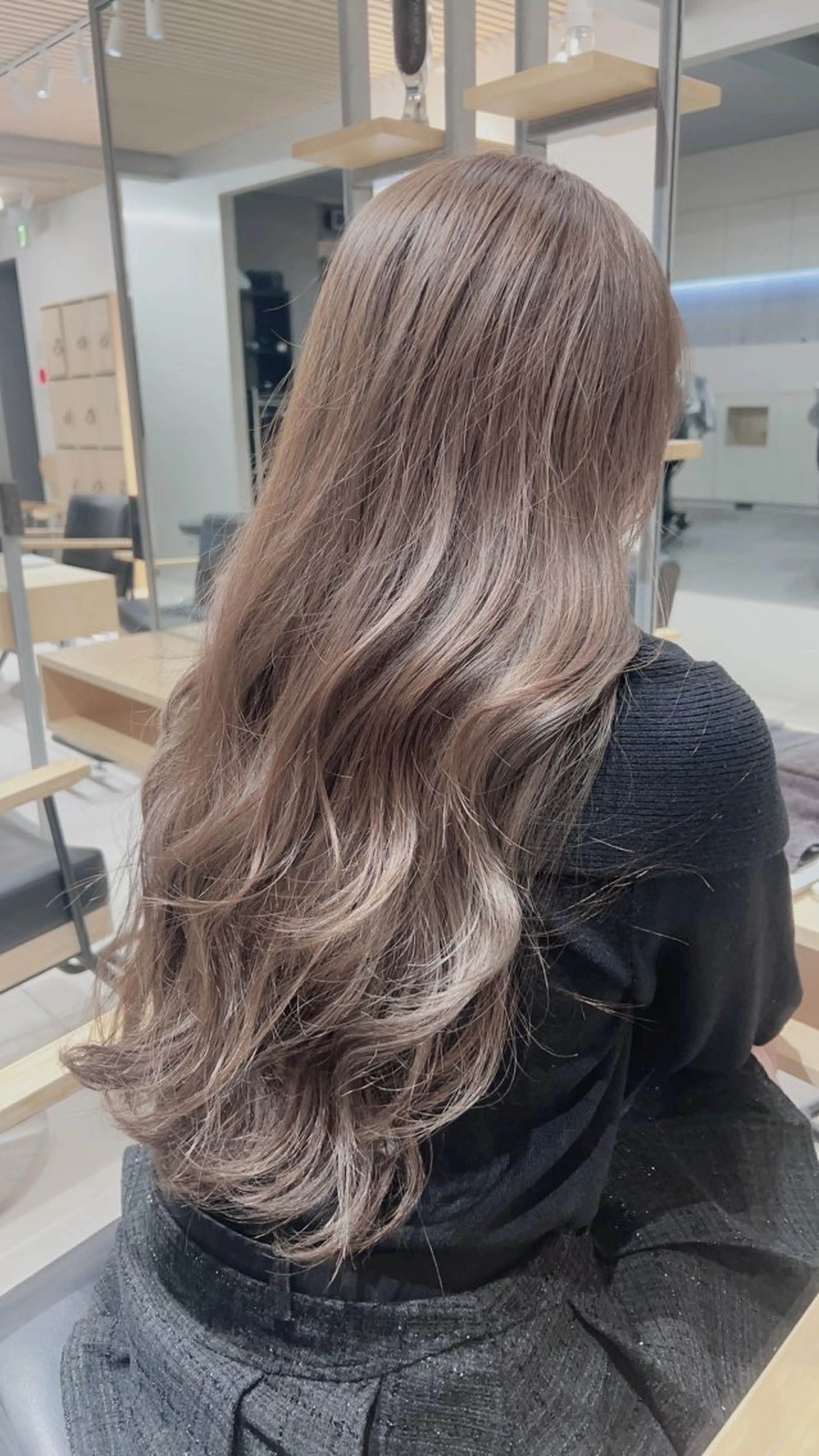 ロング カラー ヘアカラー トリートメント グレージュ♡ベージュ ♡MA/表参道のヘアスタイル