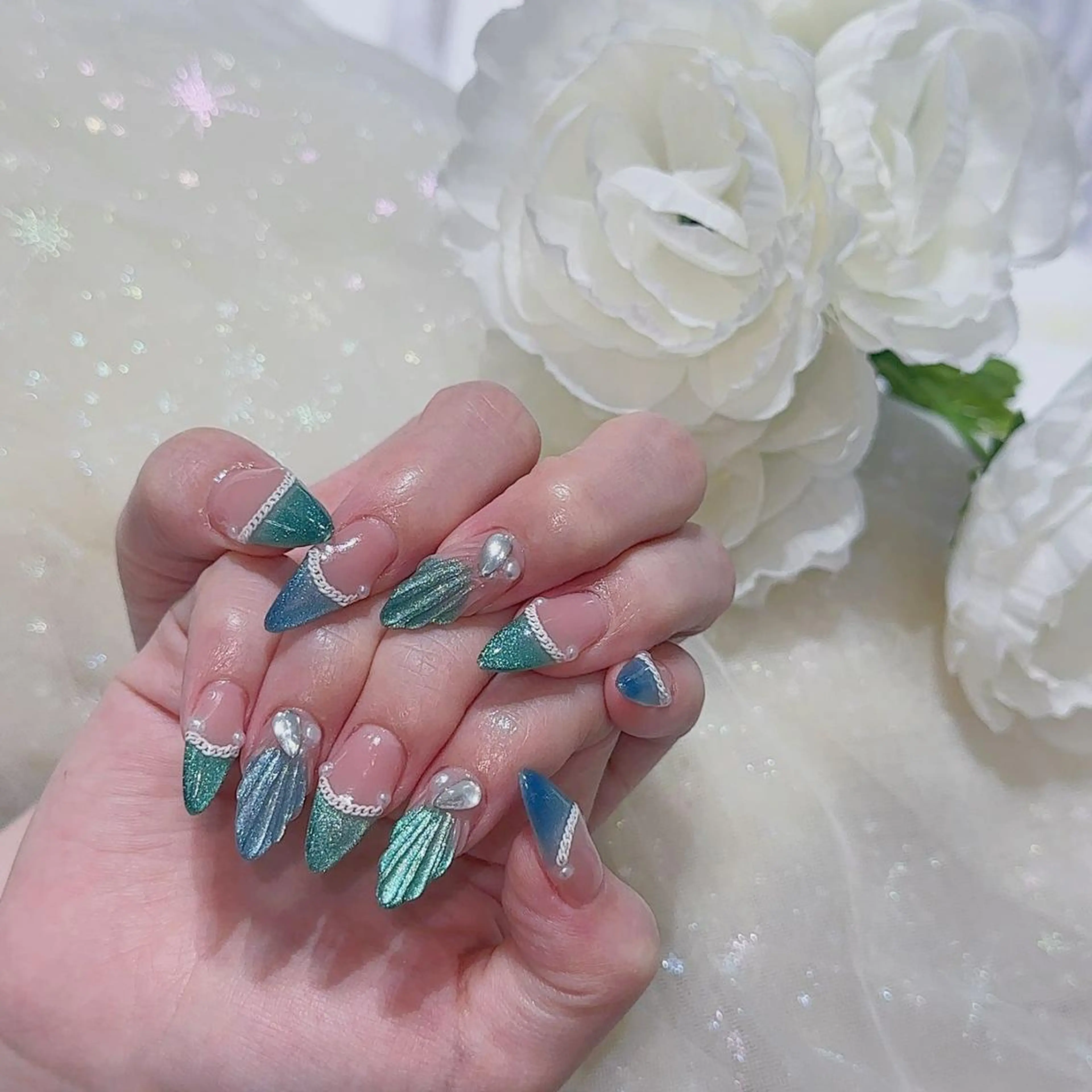 ネイル アートネイル 長さ出し ネイルチップ Queens momoのネイルデザイン