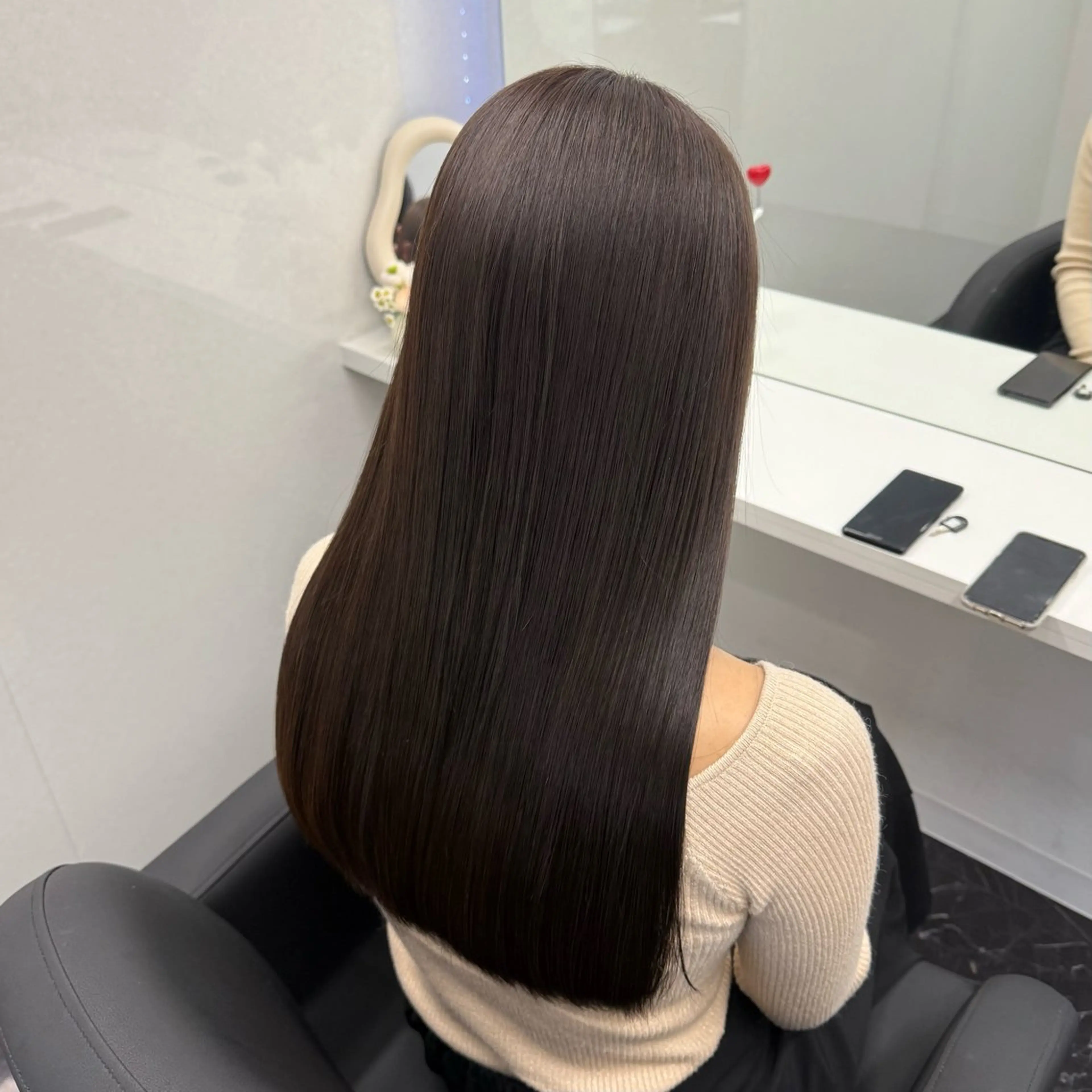 セミロング カラー ベージュカラー ブリーチ ブラウンカラー ショコラブラウン チョコレートブラウン ヘアカラー トリートメント ケアブリーチ/ 髪質改善/上質艶髪のヘアスタイル