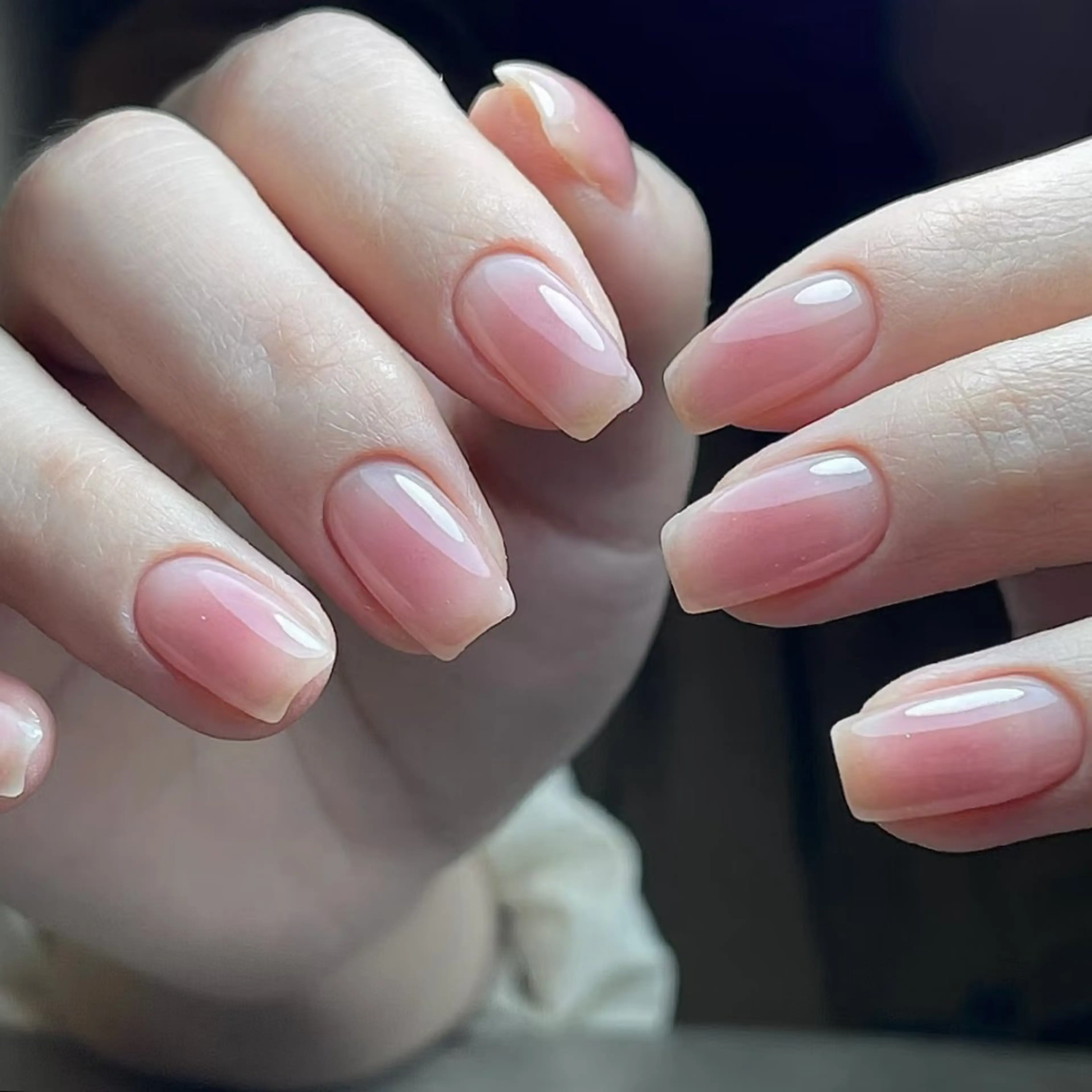 ピンクほっぺ風チークネイルの写真