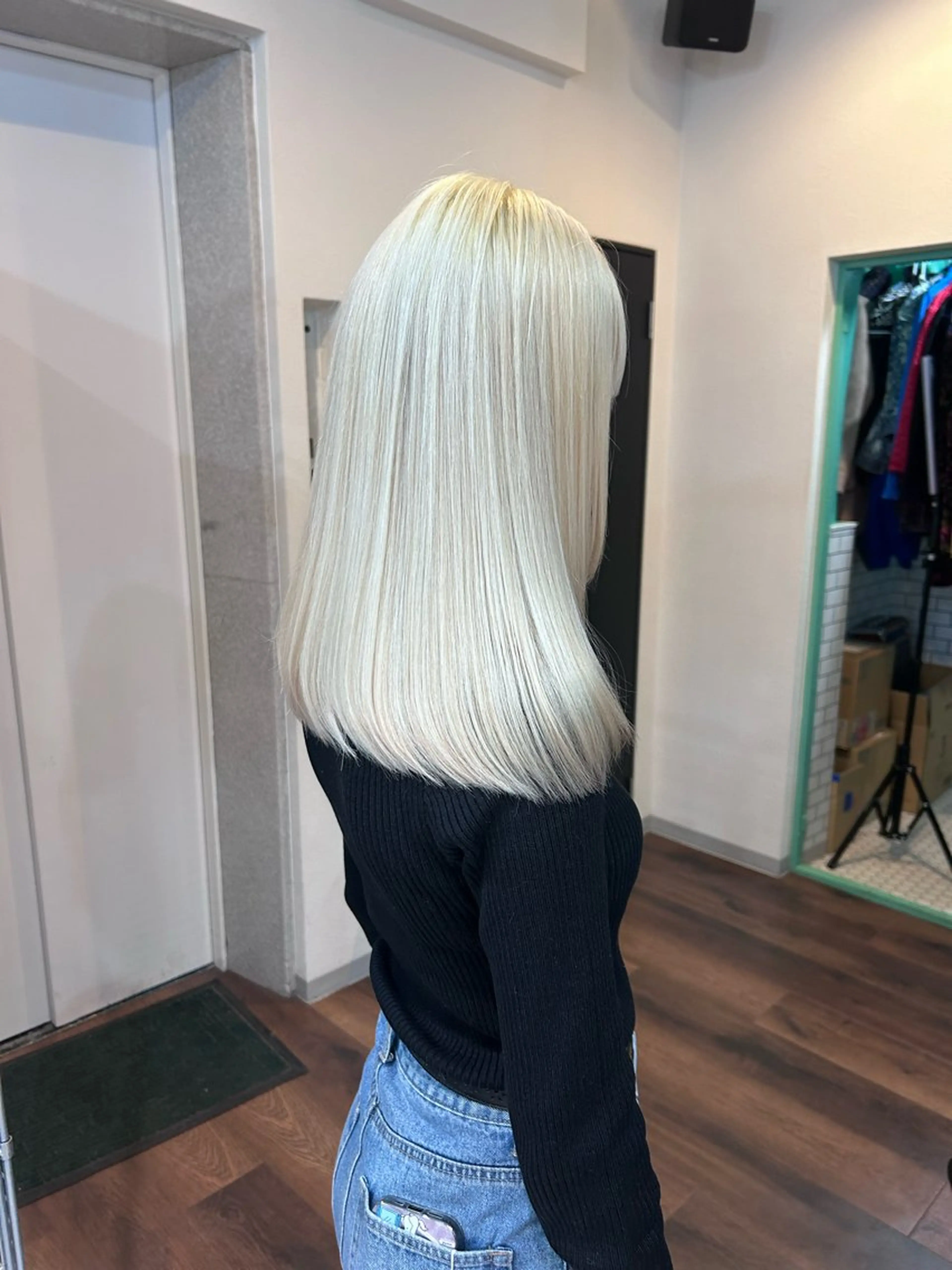 セミロング カラー ブリーチ 抜きっぱなしブロンド ブロンド ハイトーンカラー ホワイトブロンド 🌸MAYU🌸 ハイトーン➕レイヤーのヘアスタイル