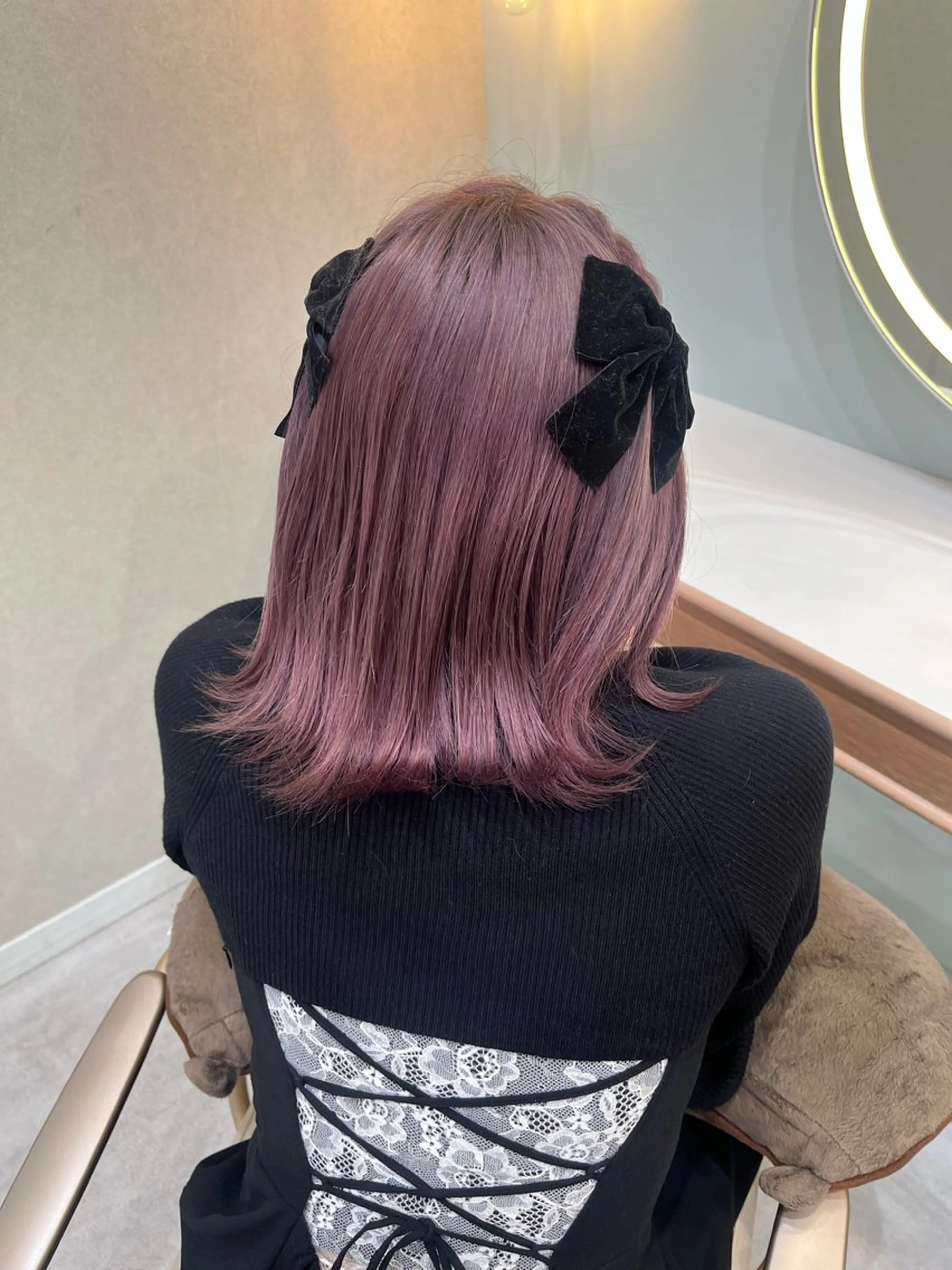 ミディアム カラー ヘアアレンジ ベージュカラー ブリーチ イルミナカラー ラベンダーカラー ピンクカラー 𝑴𝑰𝑨🎀赤髪 /ピンク/髪質改善のヘアスタイル